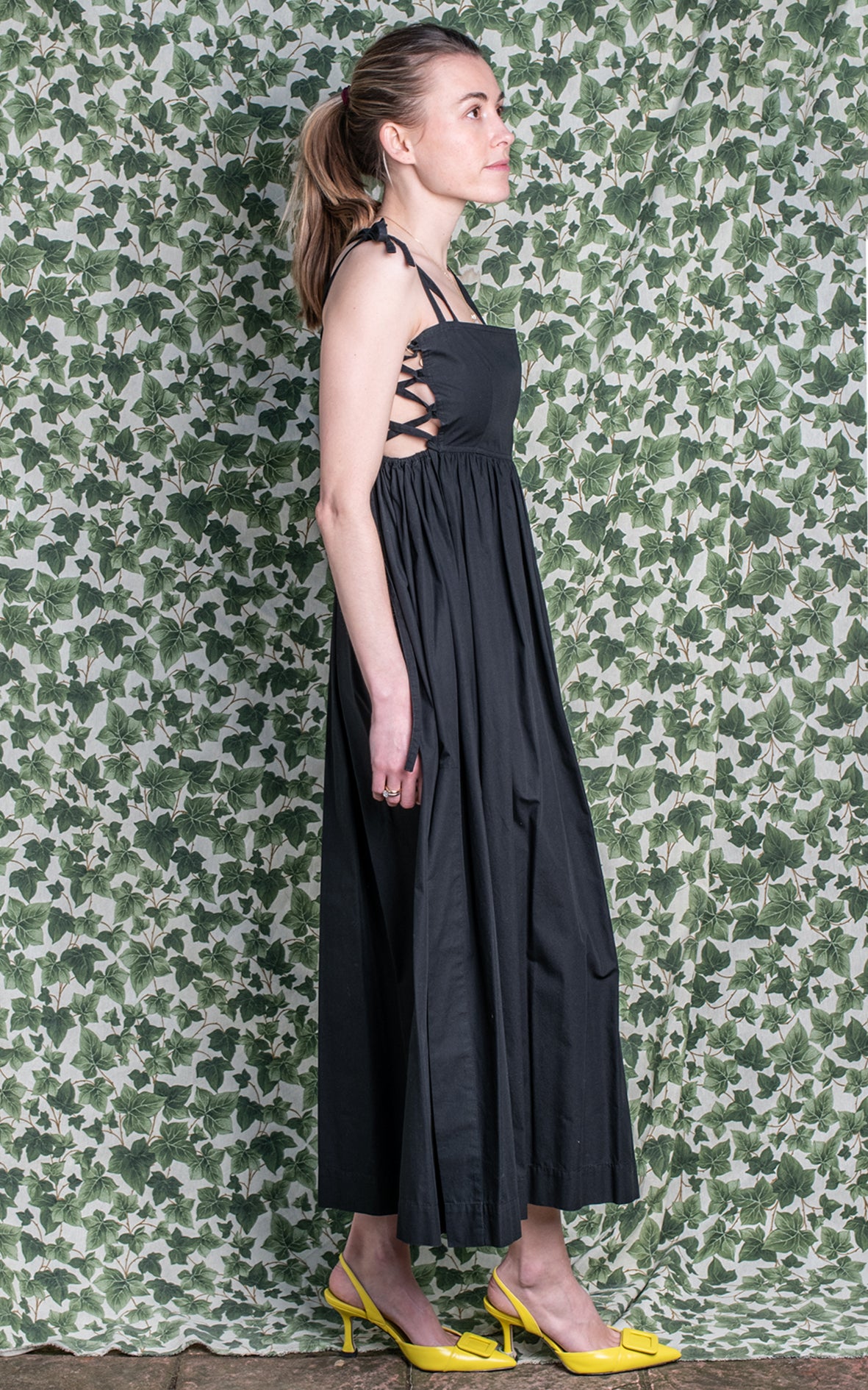 Vestido tiras laterales
