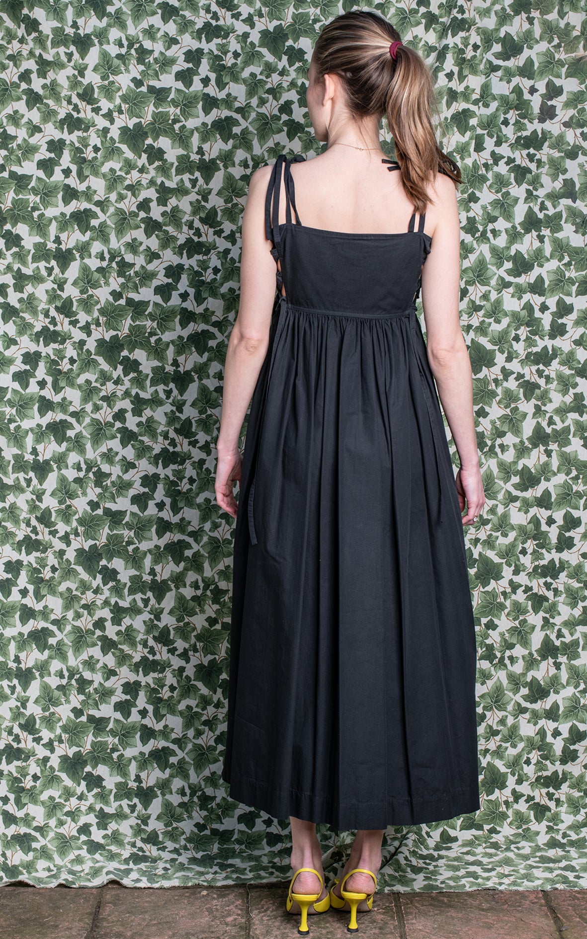 Vestido tiras laterales