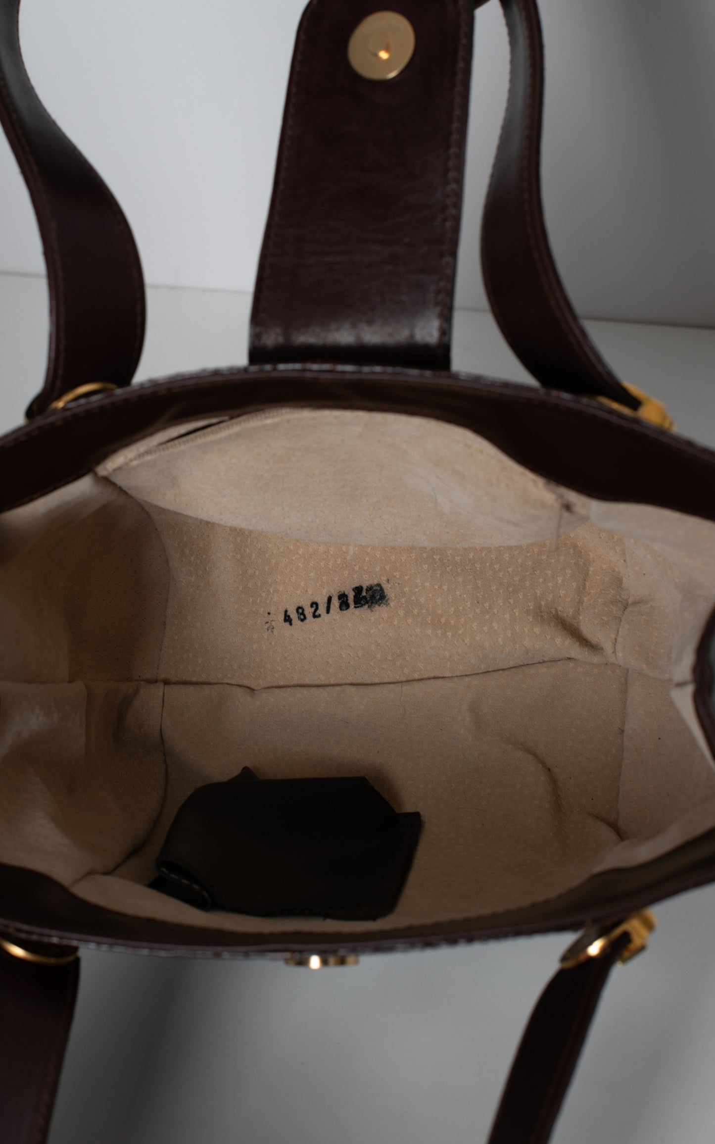 Bolso de cocodrilo marron