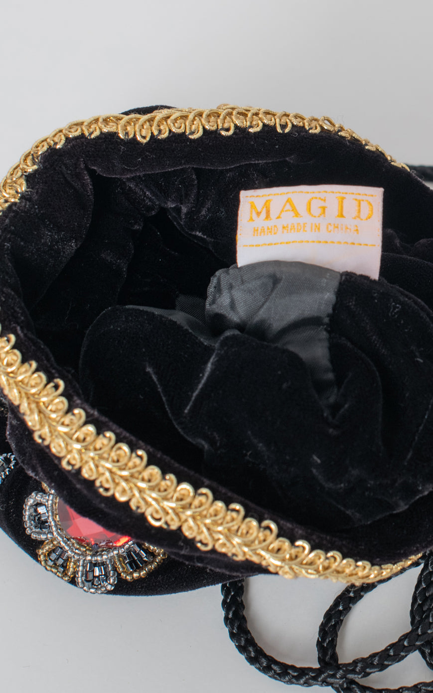 Bolso saquito negro de tercipelo con piedras