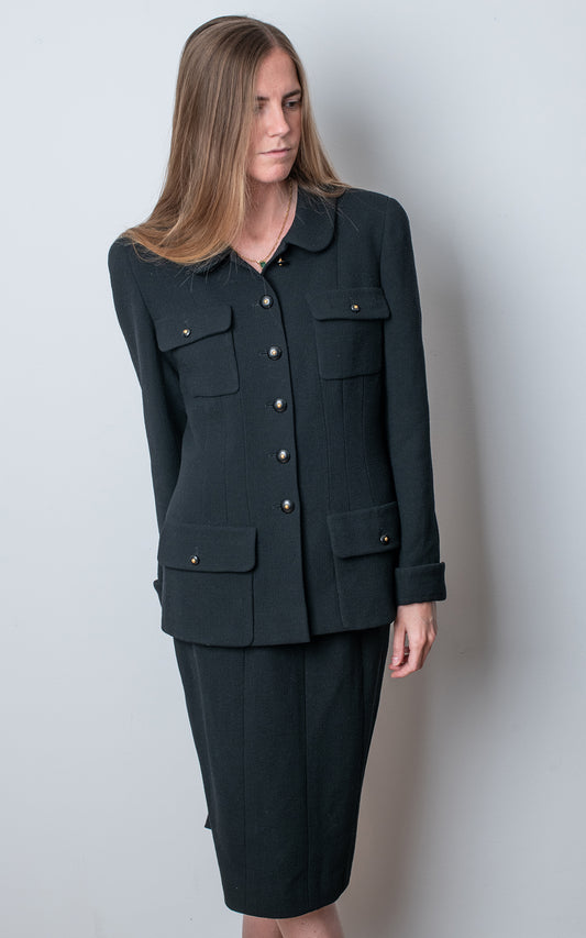 Traje de chaqueta negro con falda