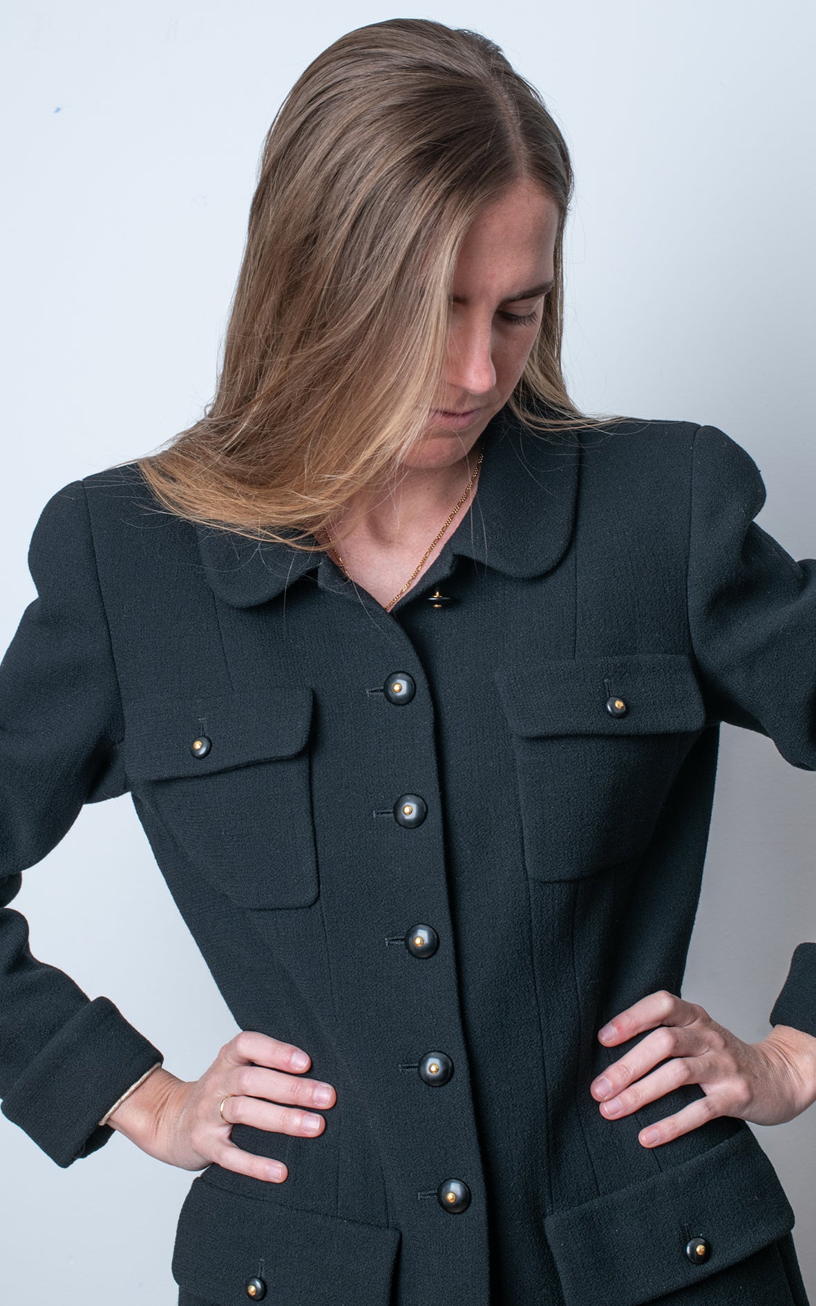 Traje de chaqueta negro con falda