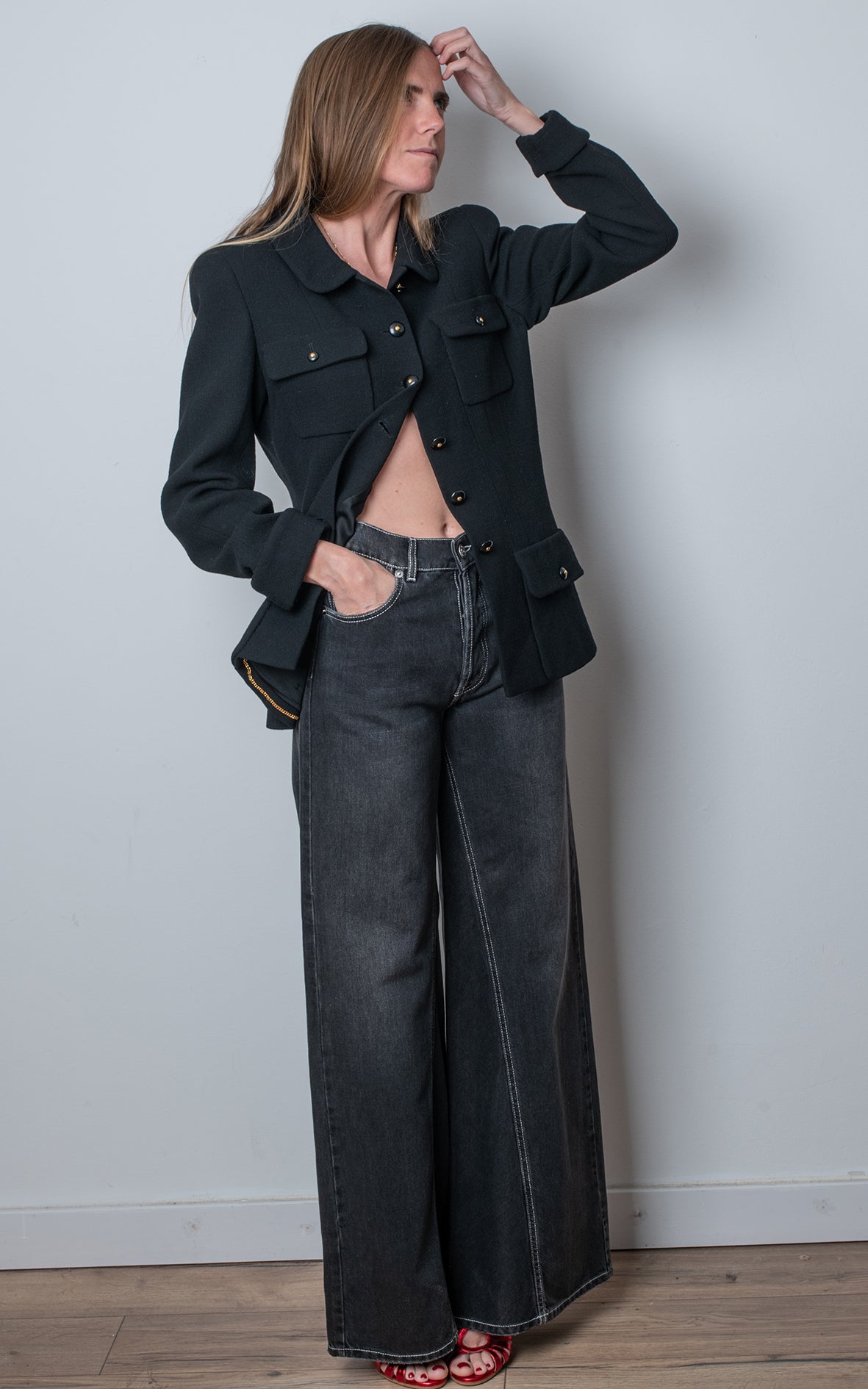Traje de chaqueta negro con falda