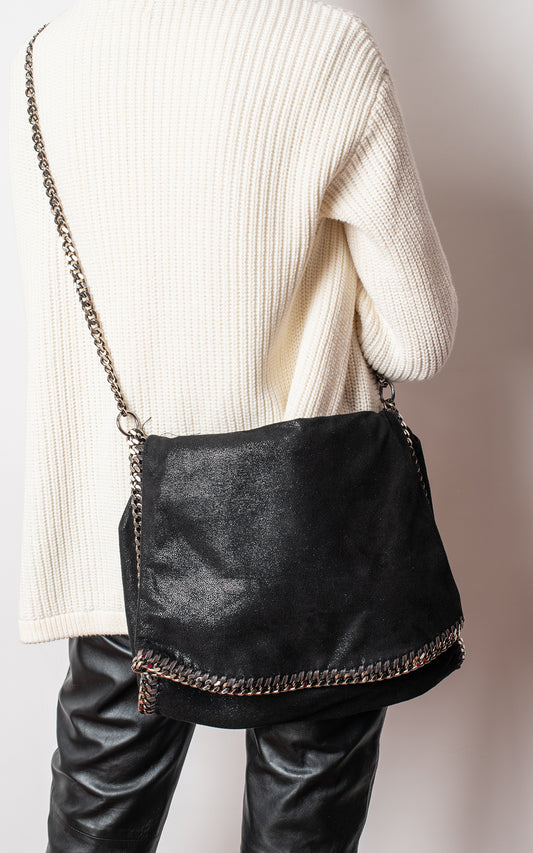Bolso negro cadenas