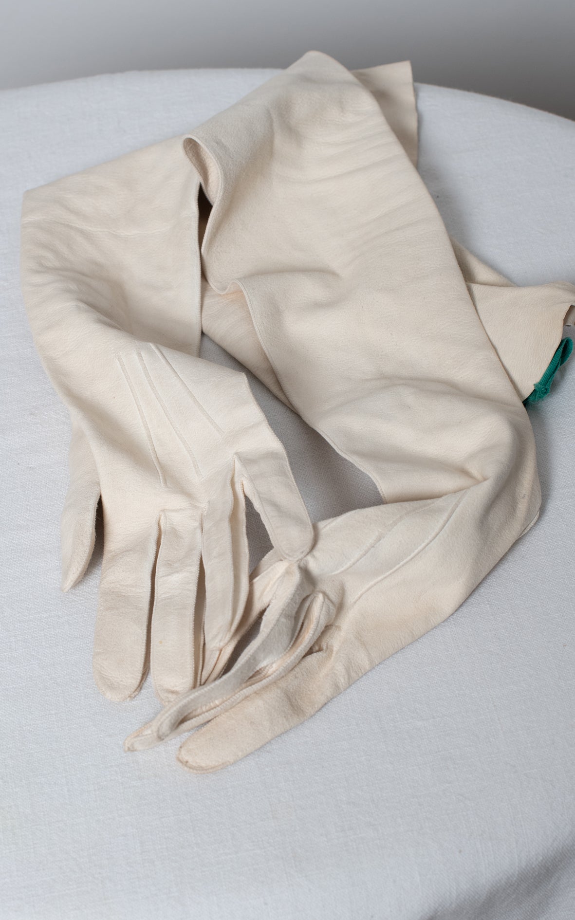 Guantes blancos de piel