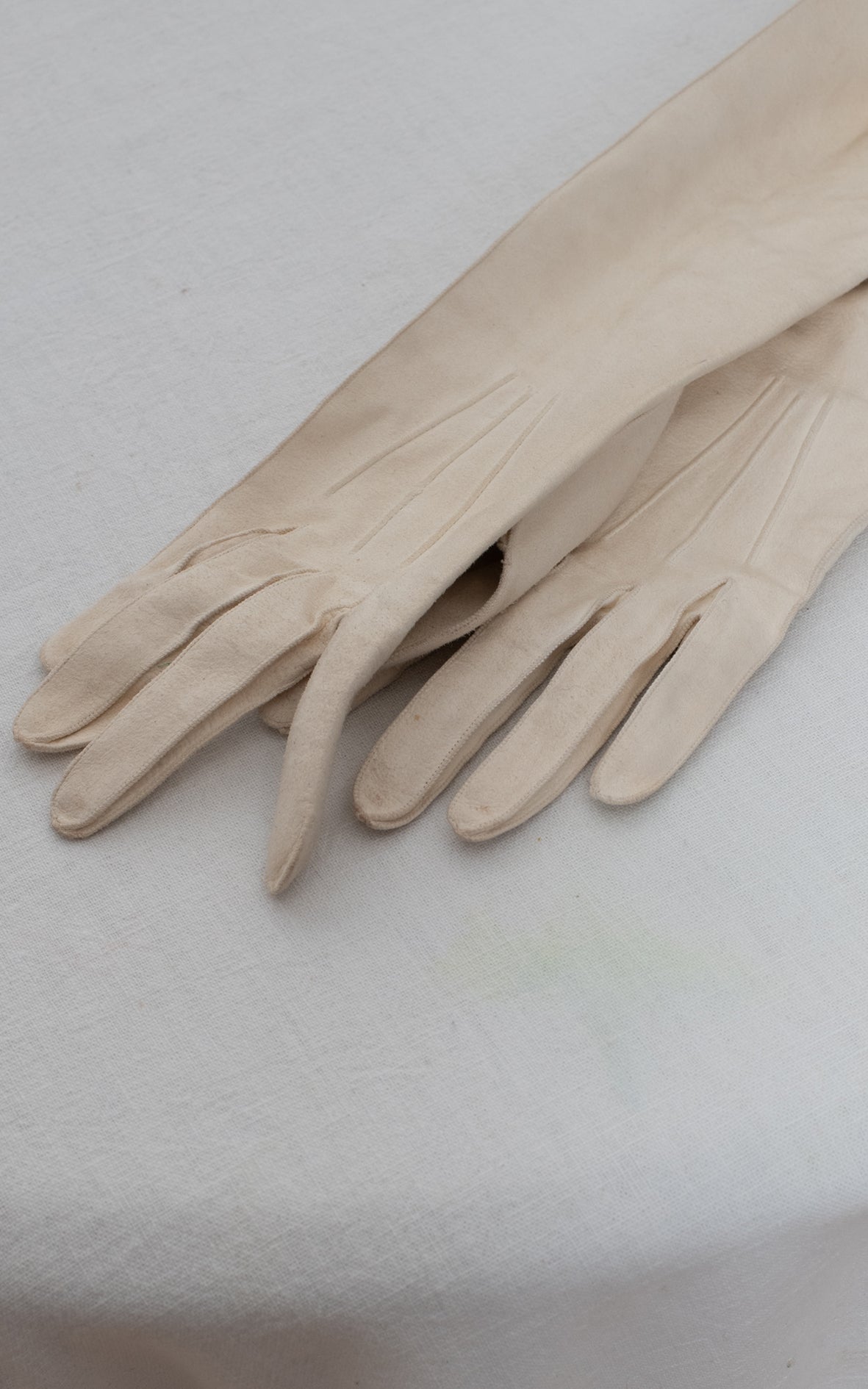 Guantes blancos de piel