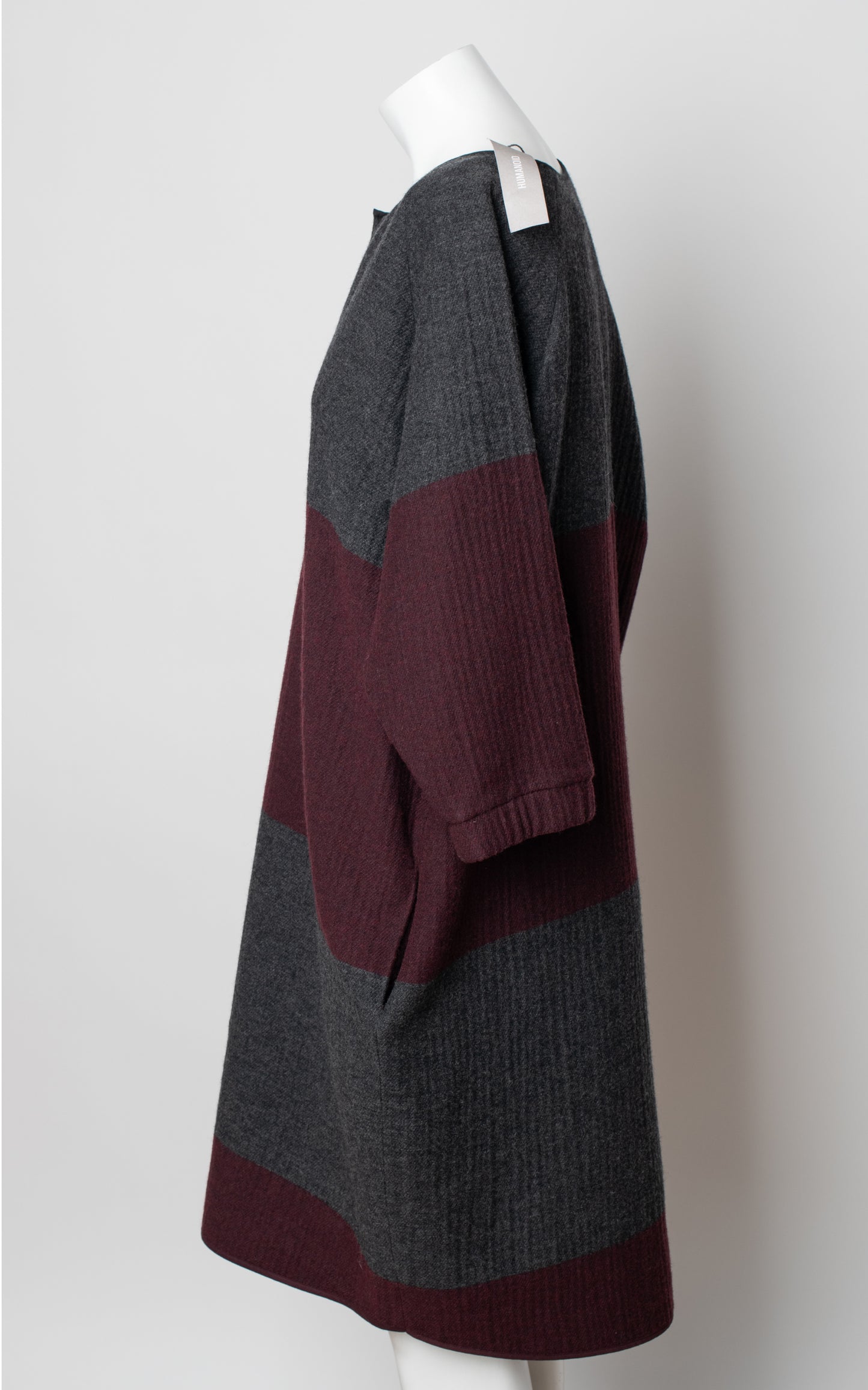 Vestido gris y granate