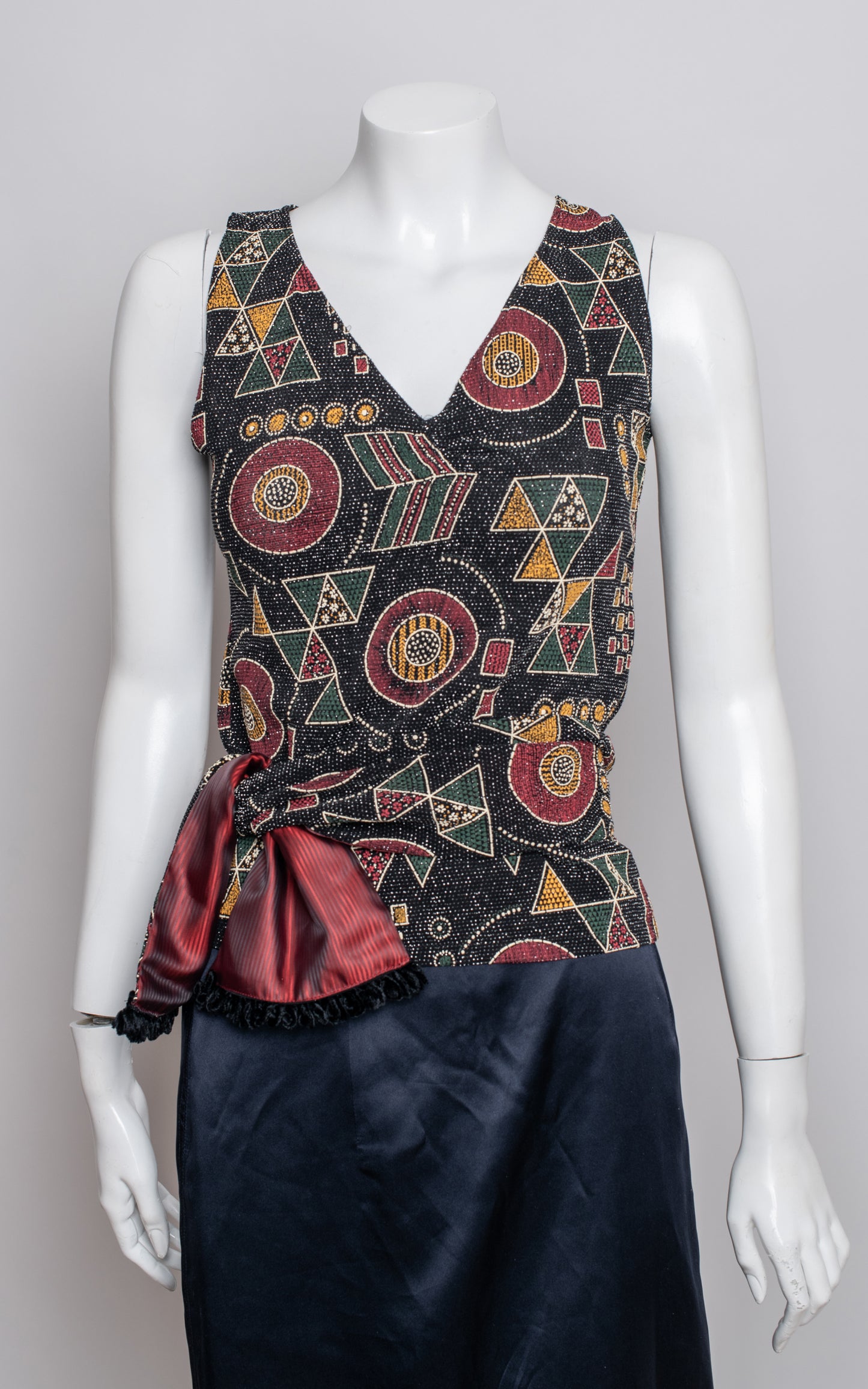 Camisa de brillo sin mangas con bufanda a conjunto