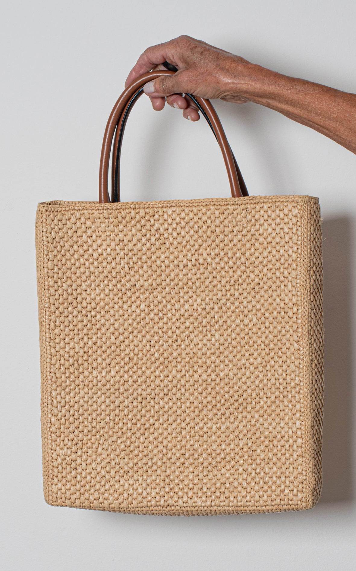 Bolso rafia sobre standard A4 tote