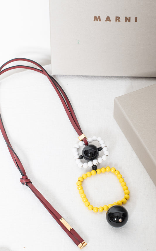 Collar geométrico amarillo negro y blanco