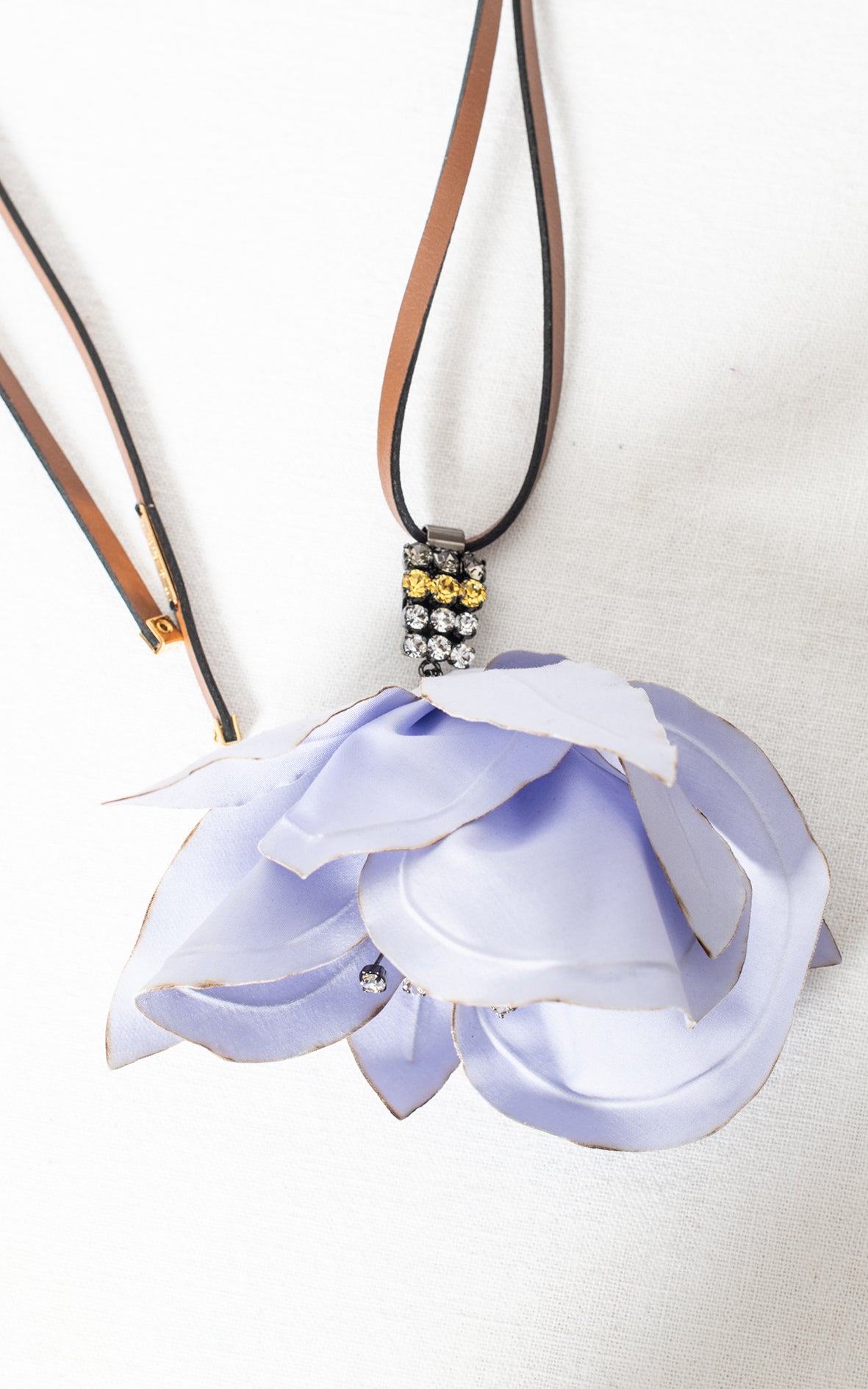 Collar flor malva