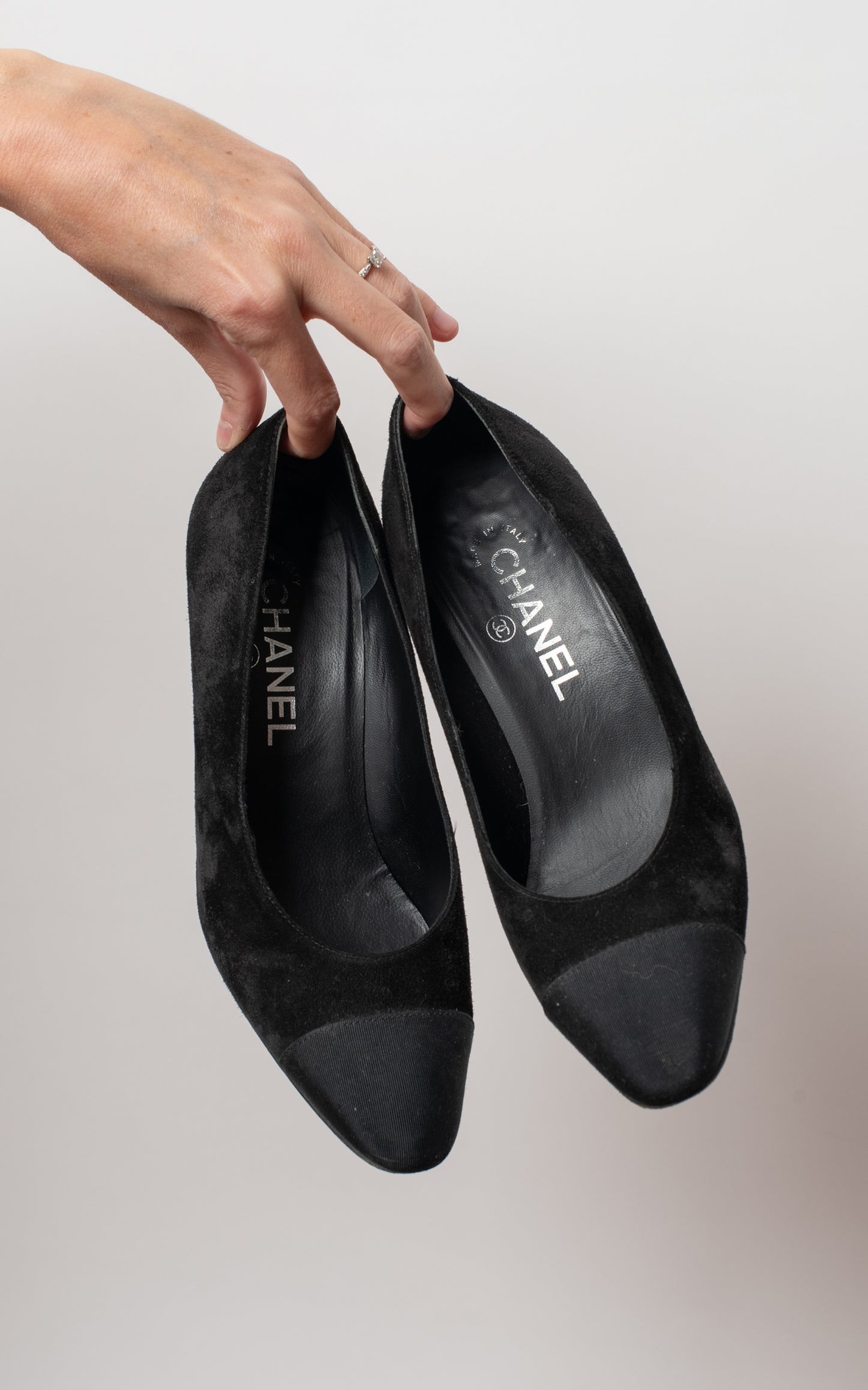 Salones negros de ante