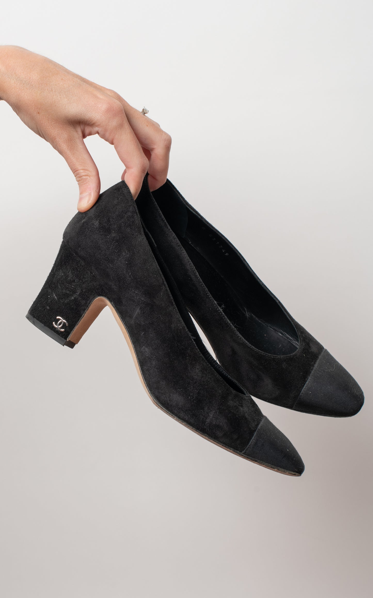 Salones negros de ante