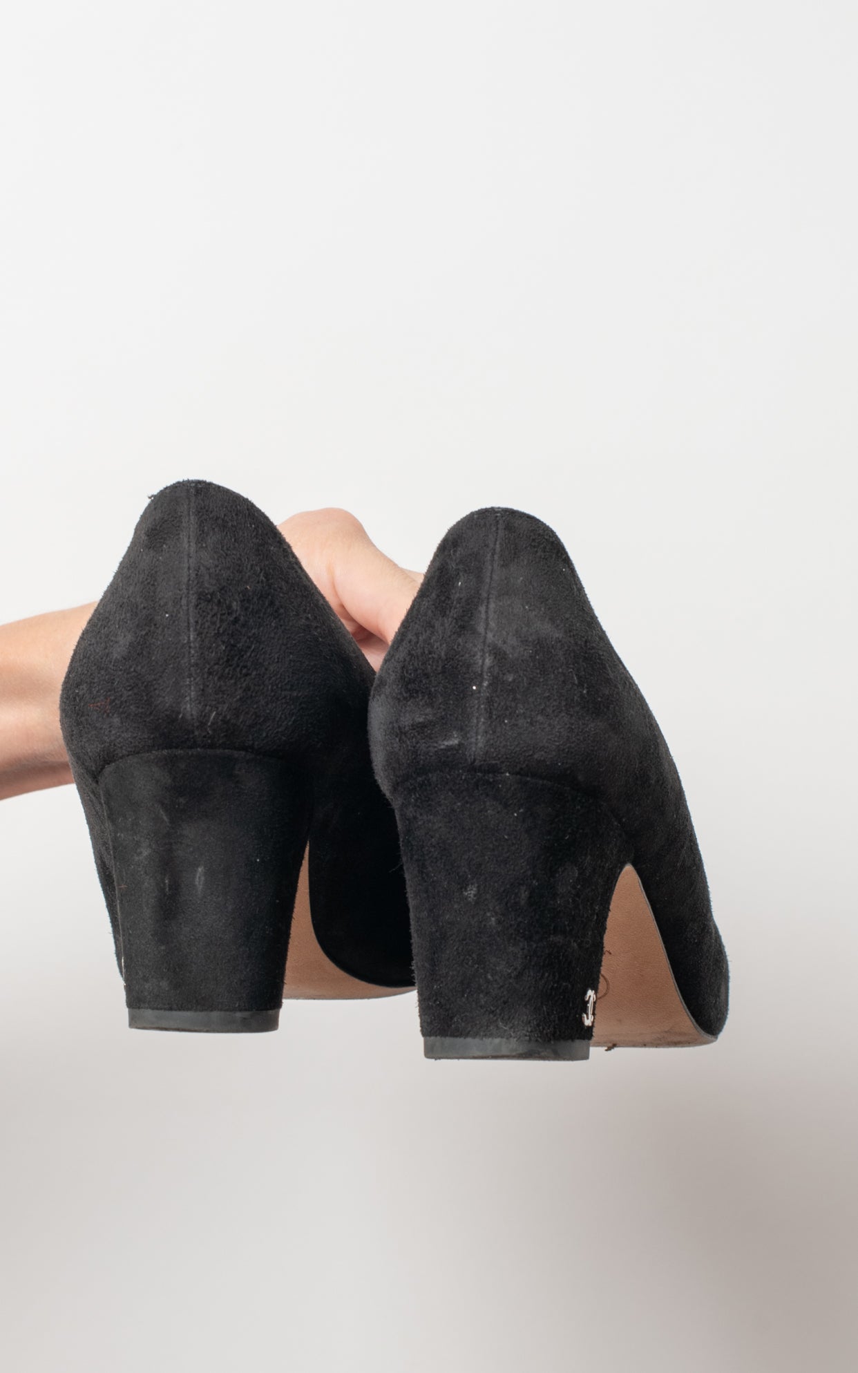 Salones negros de ante