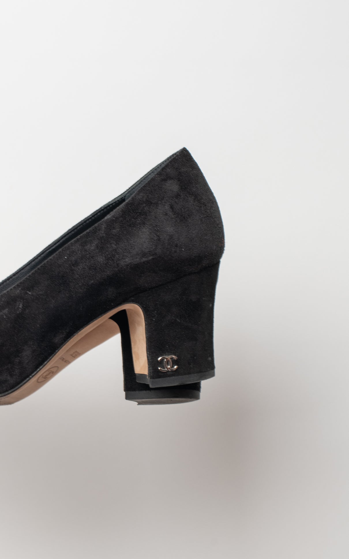 Salones negros de ante