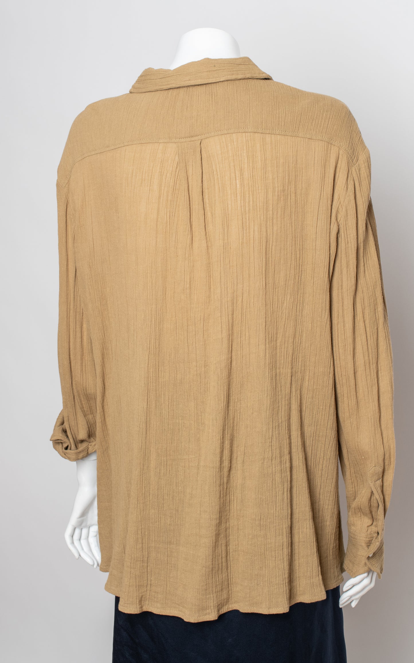 Camisa ocre tela plisada