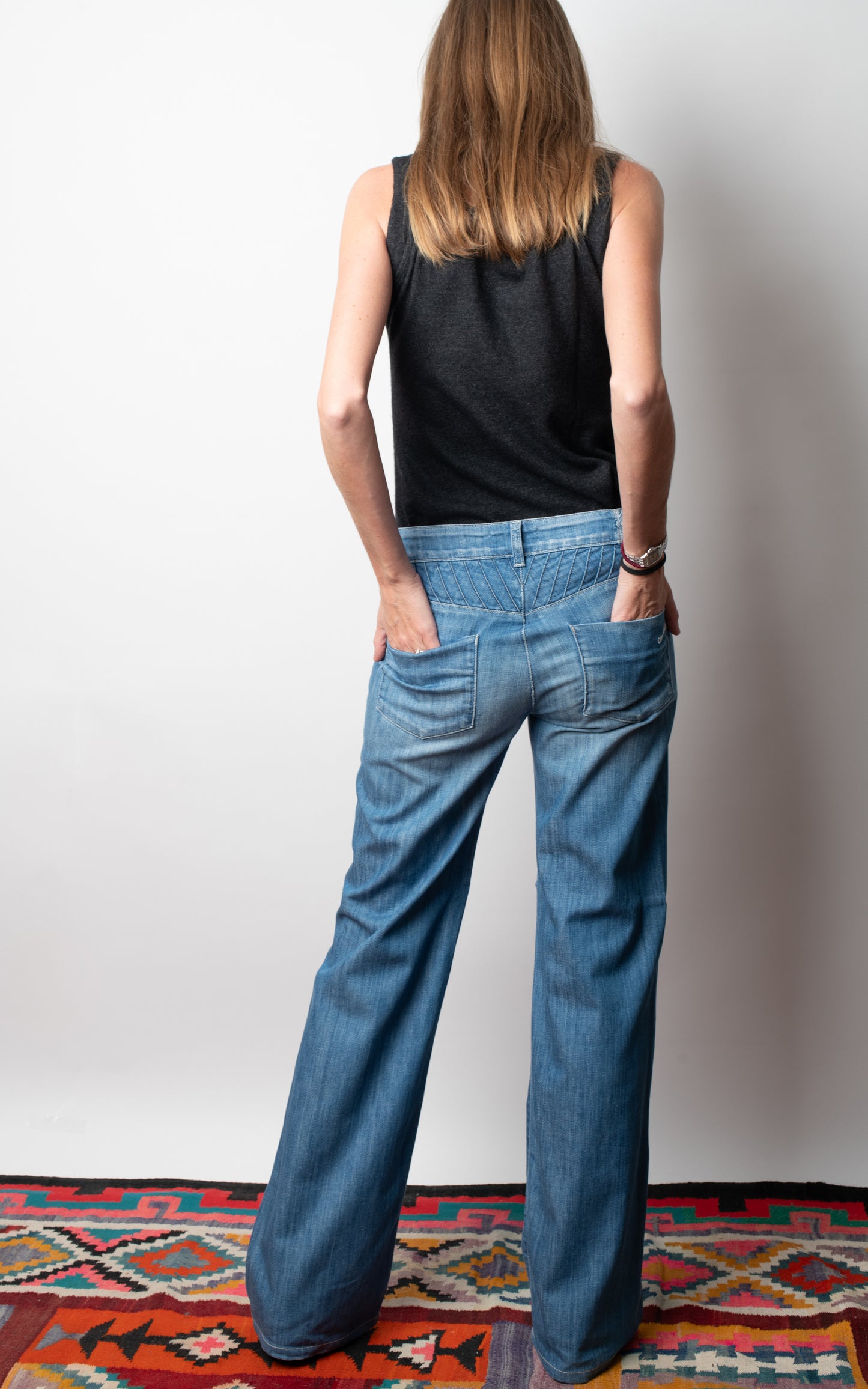 Vaqueros campana tiro bajo