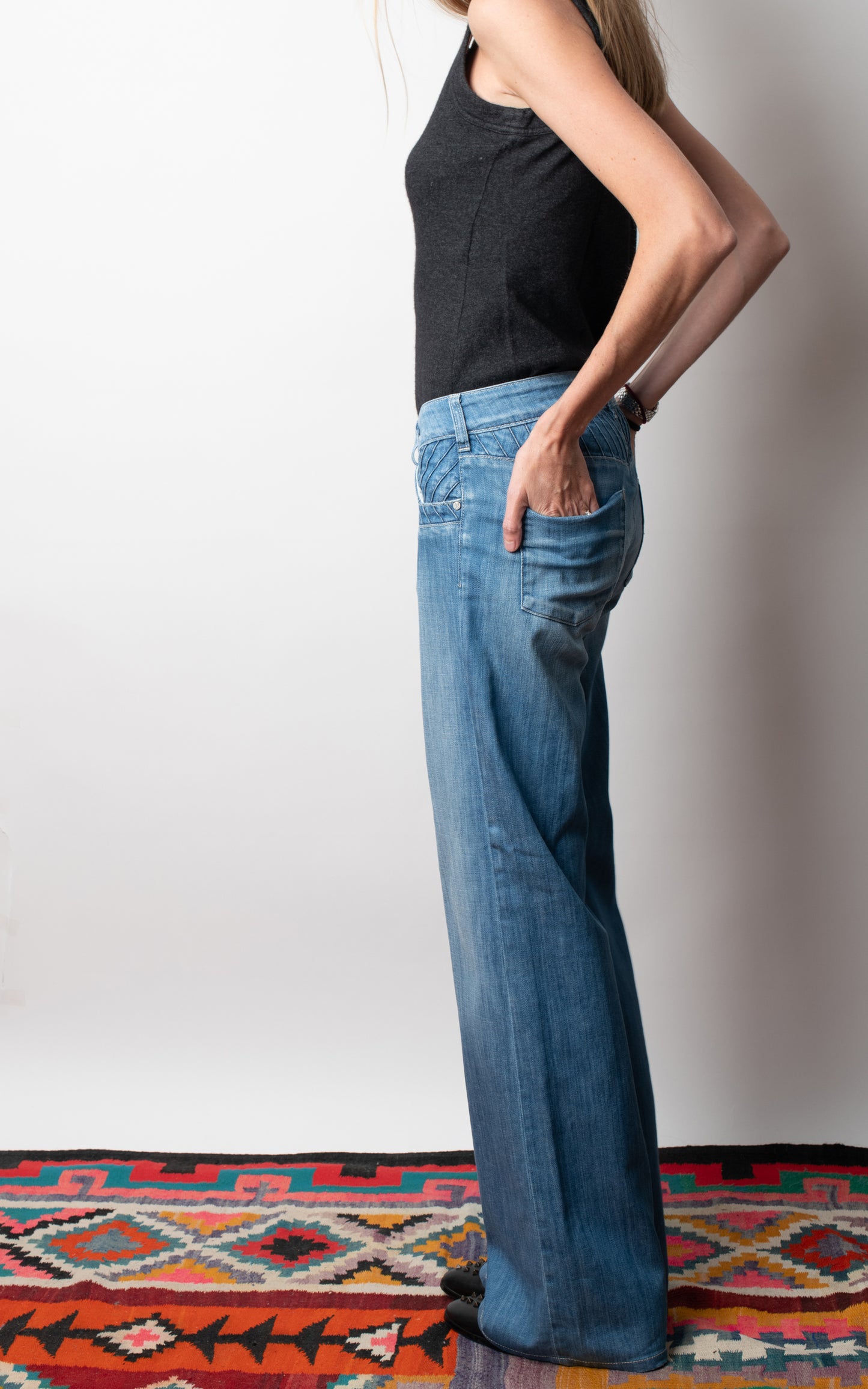 Vaqueros campana tiro bajo