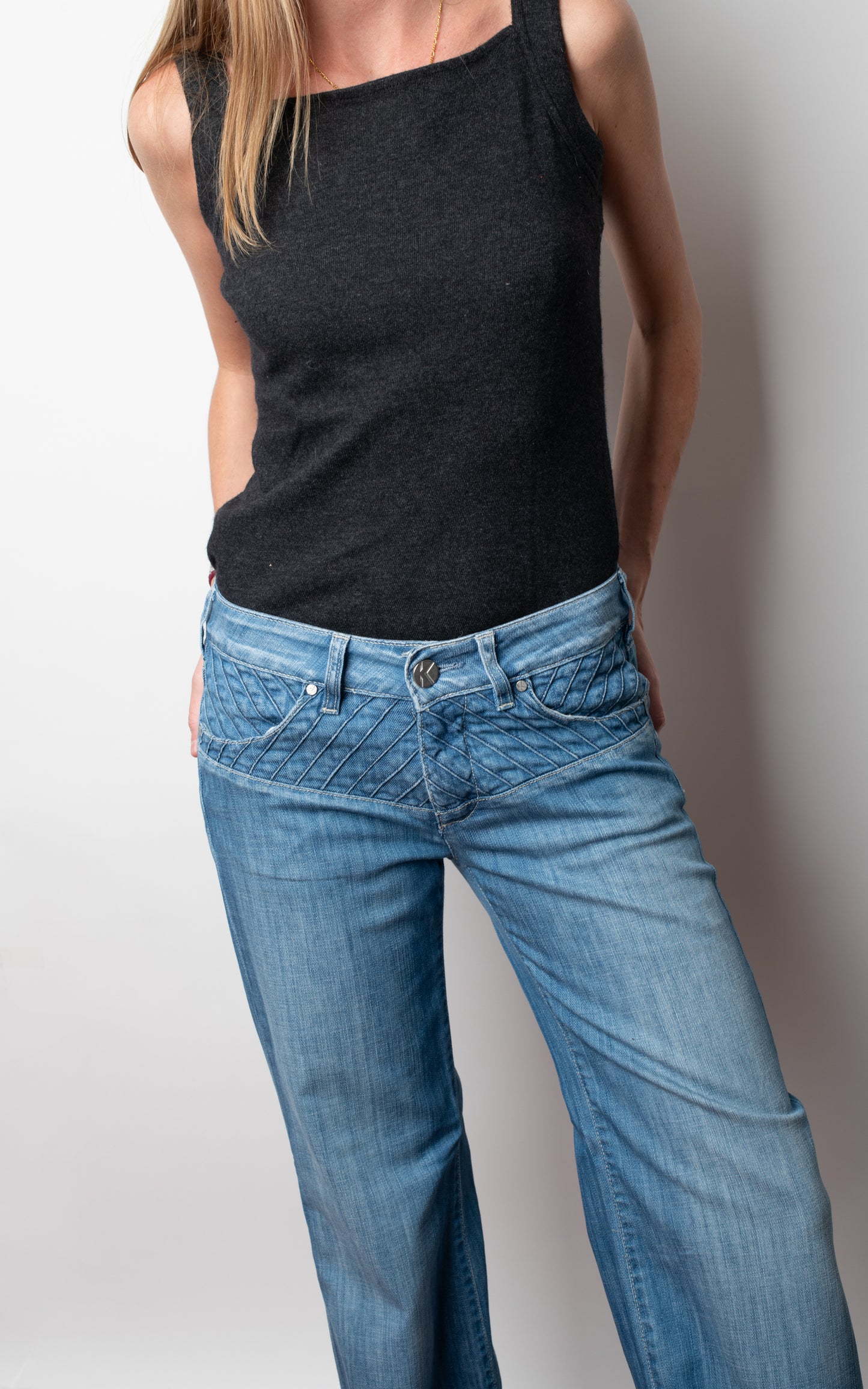 Vaqueros campana tiro bajo