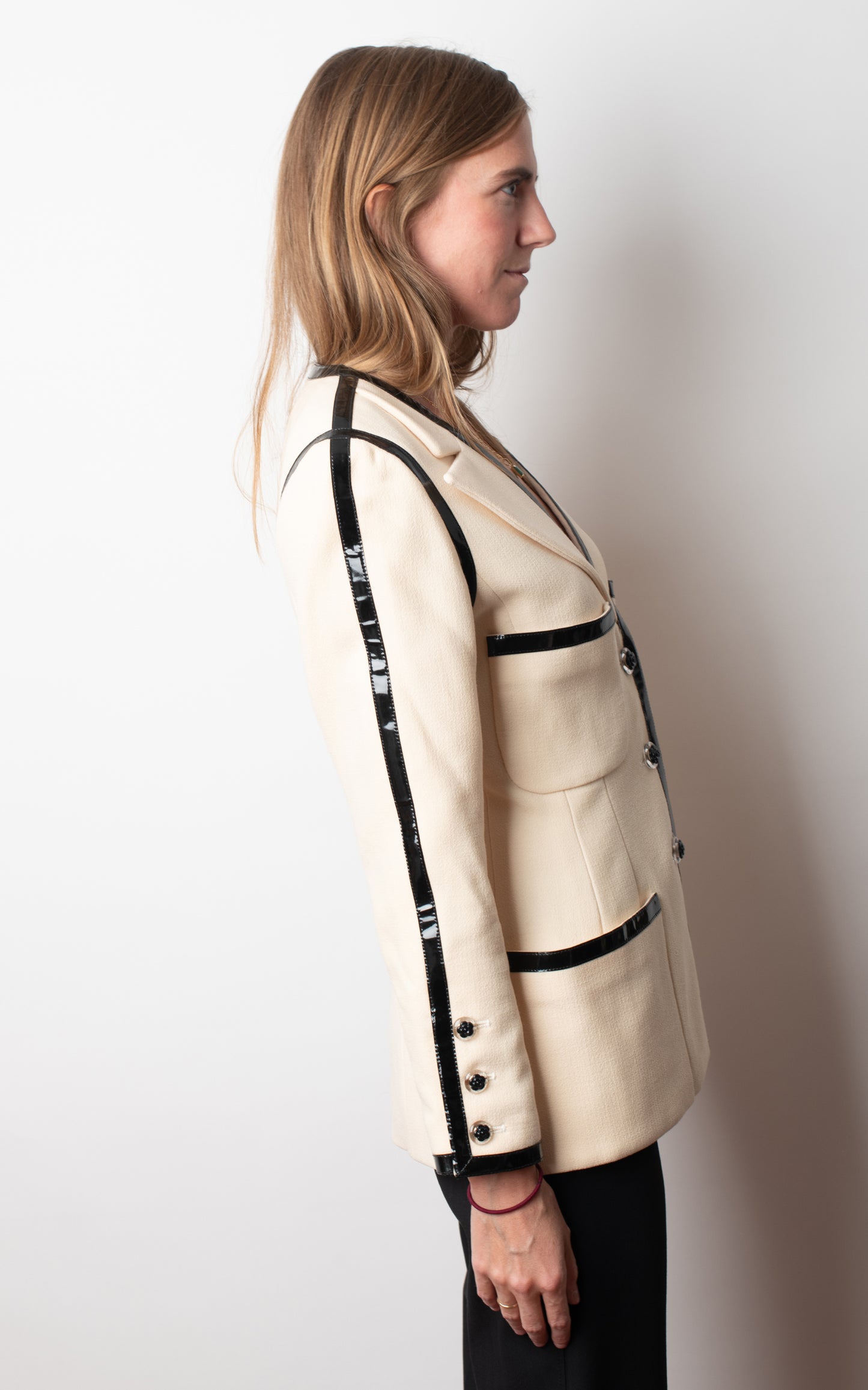 Chanel patent trim ivory blazer - blanca y negra
