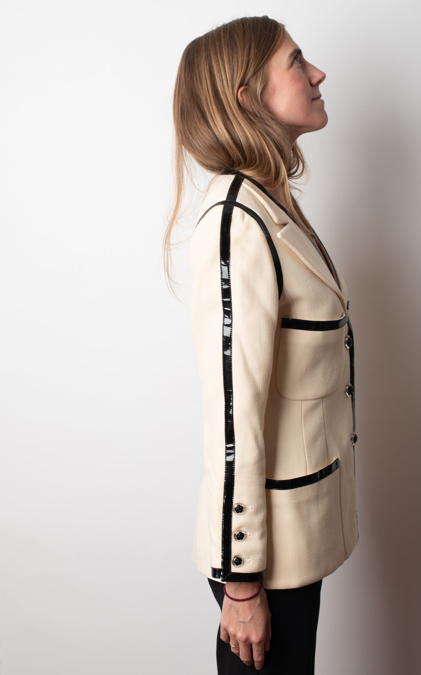 Chanel patent trim ivory blazer - blanca y negra
