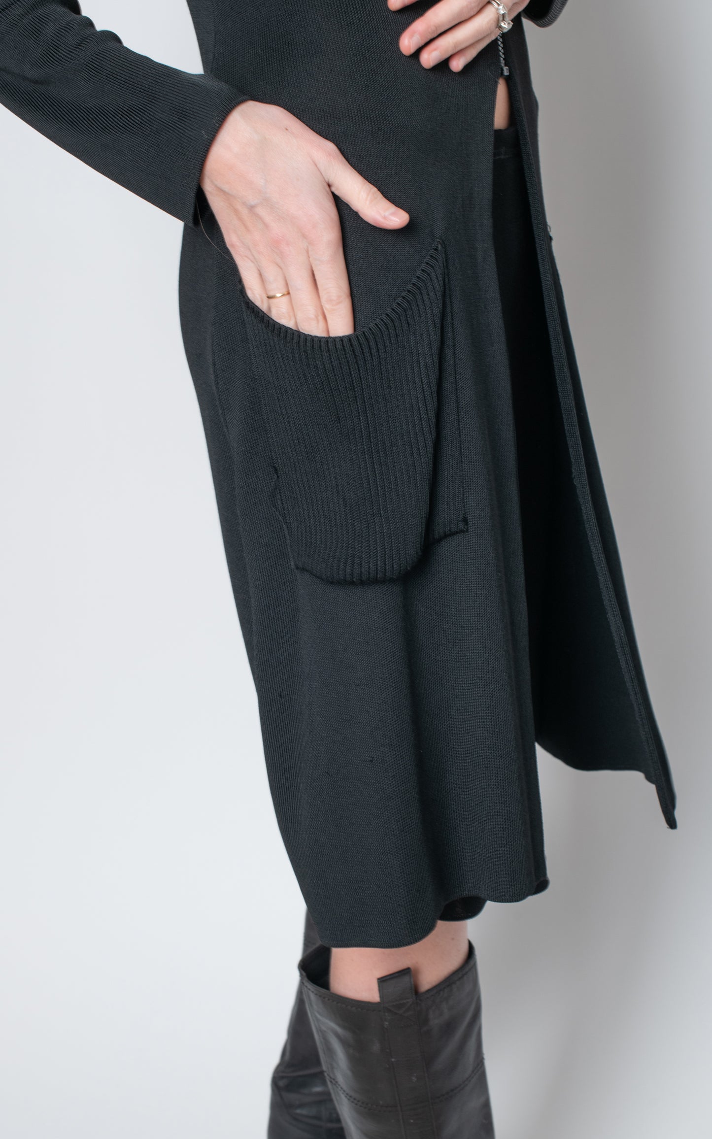 Conjunto chaqueta larga y falda de punto