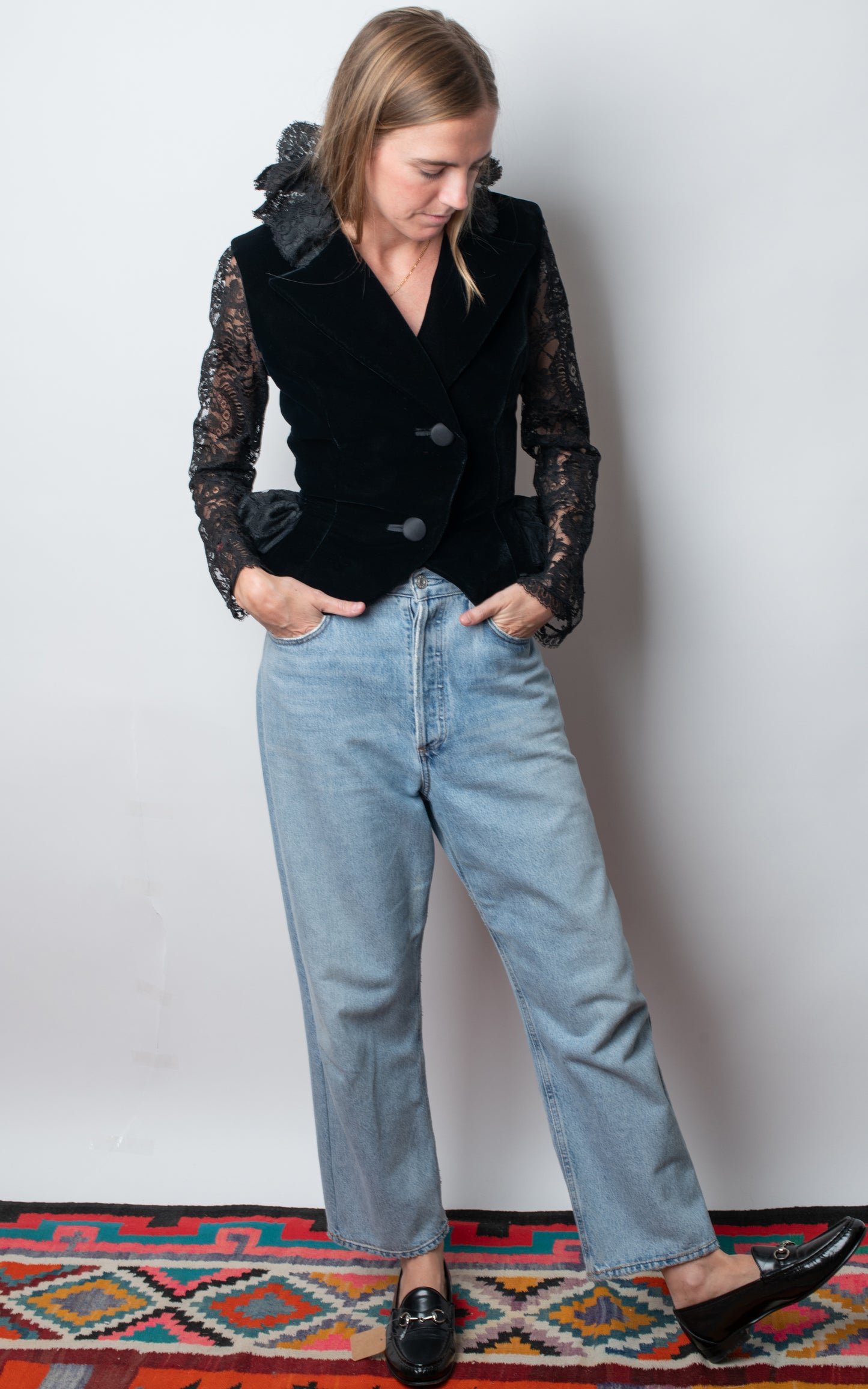 Blazer negra cuellos encaje