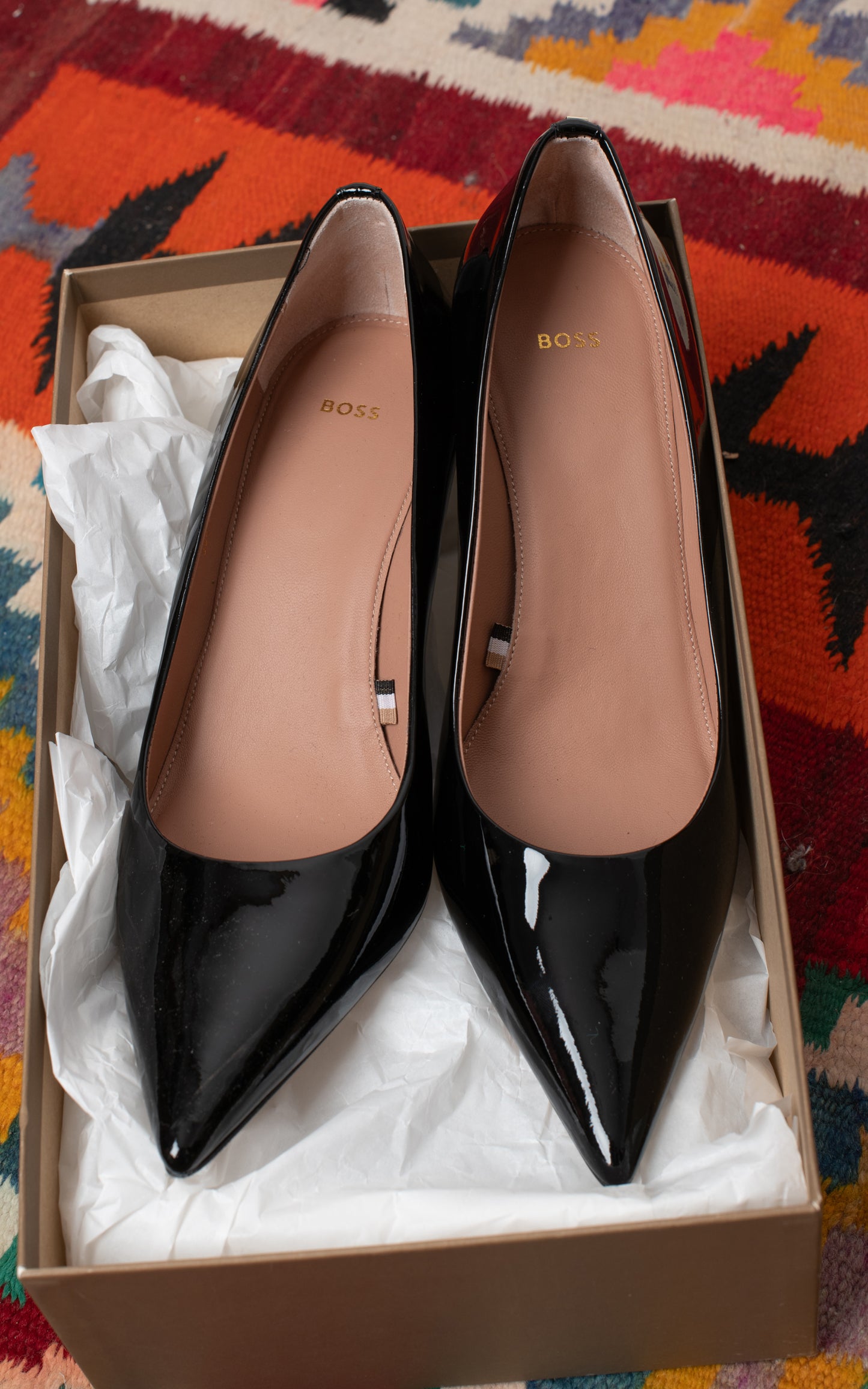 Salones de charol negros