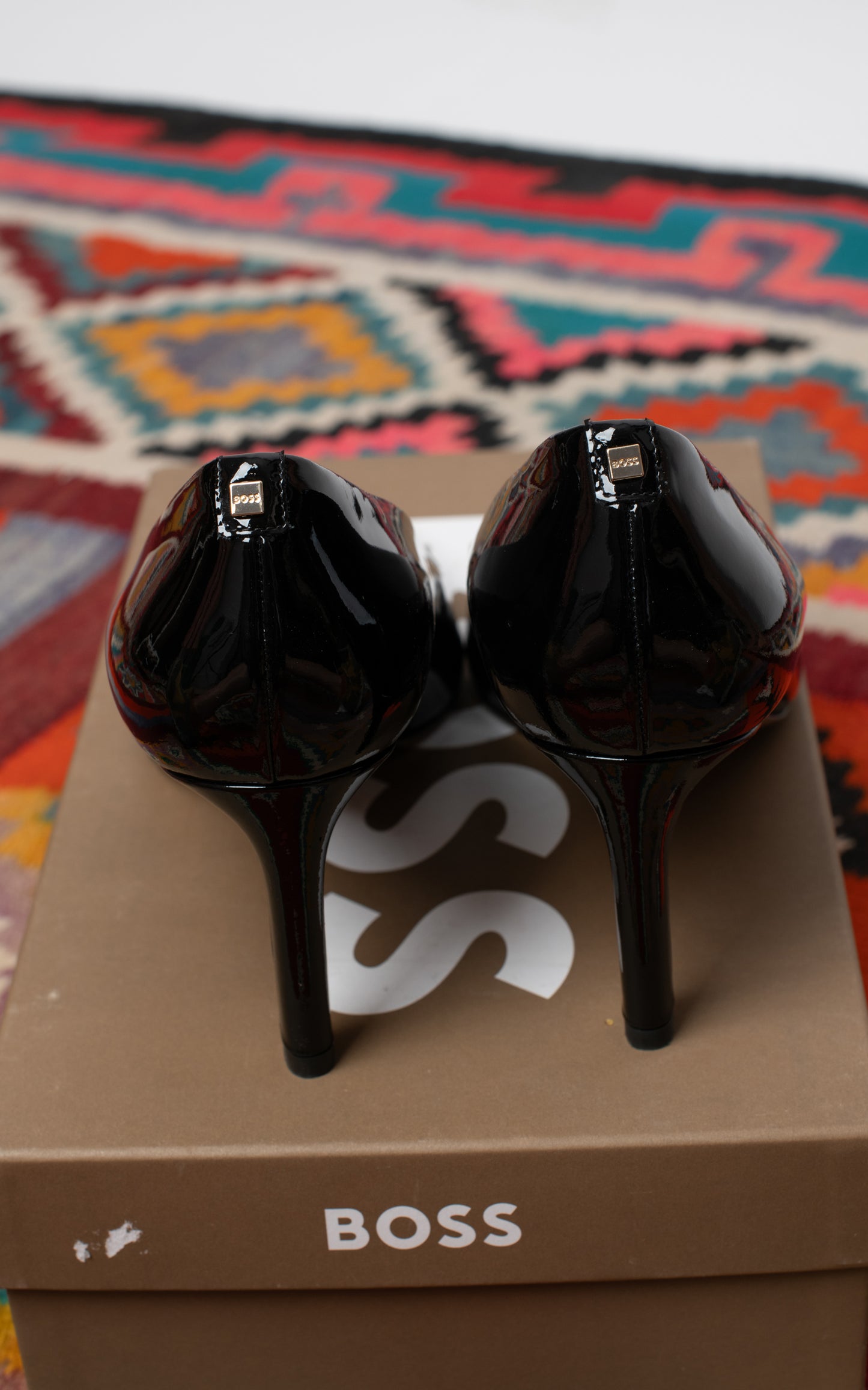 Salones de charol negros