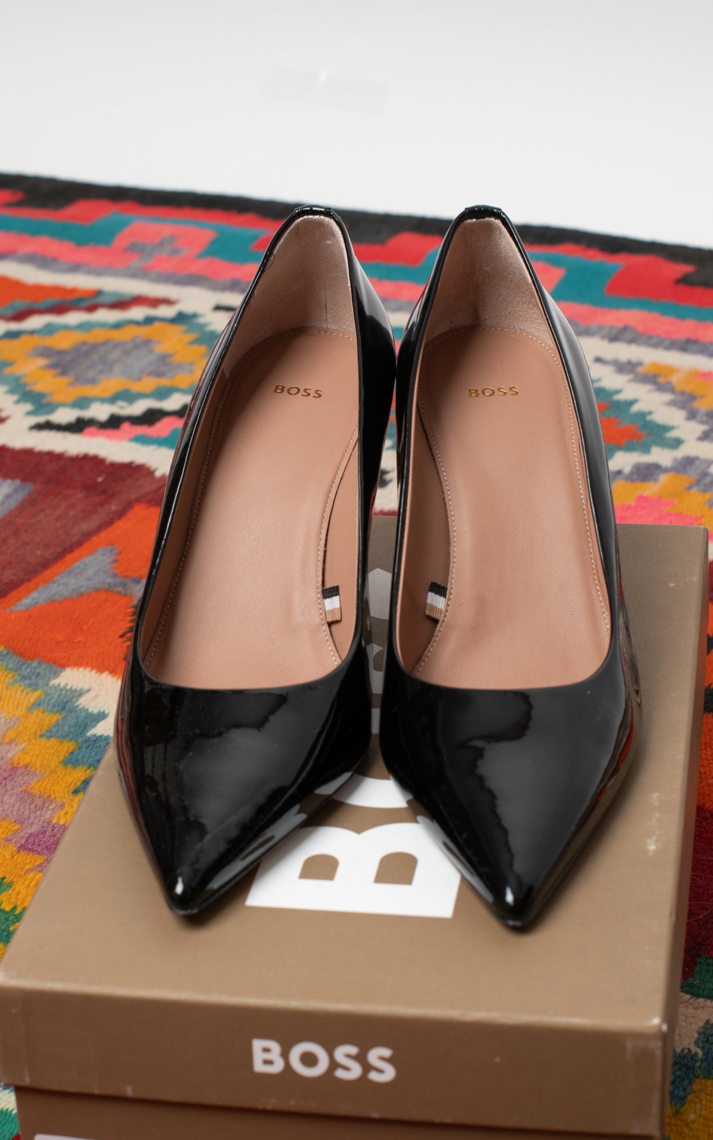 Salones de charol negros