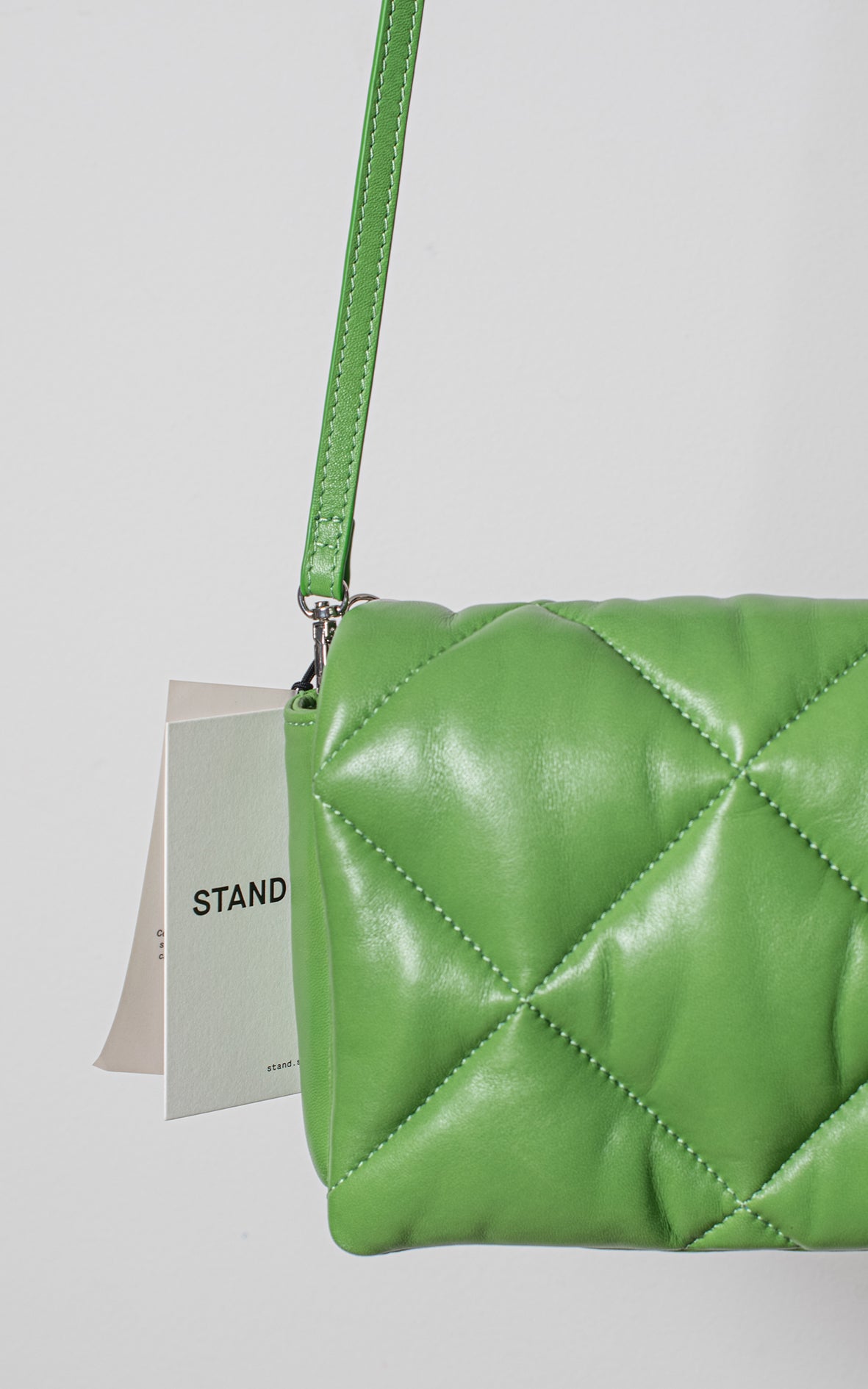 Bolso Acolchado con Solapa Verde