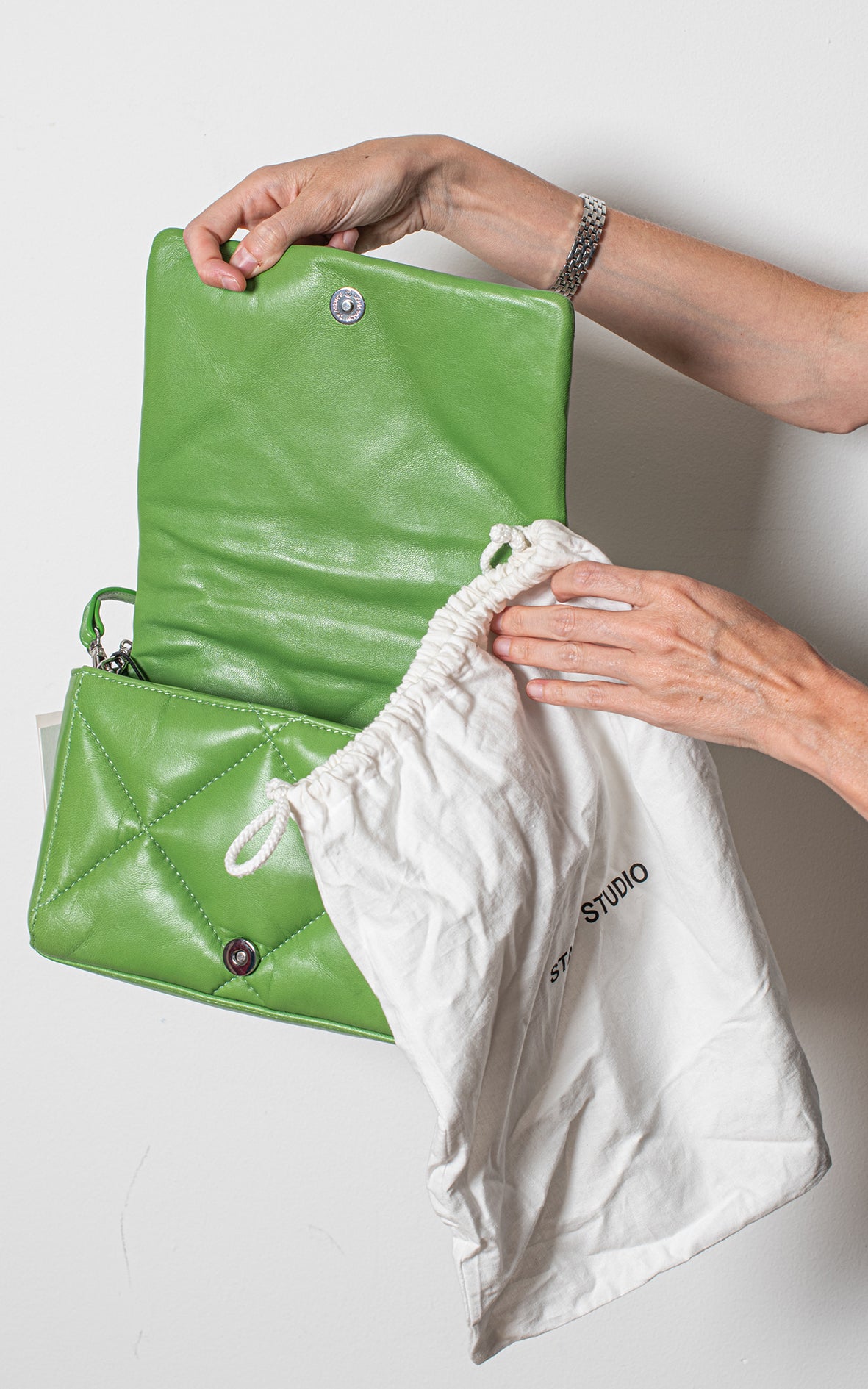 Bolso Acolchado con Solapa Verde
