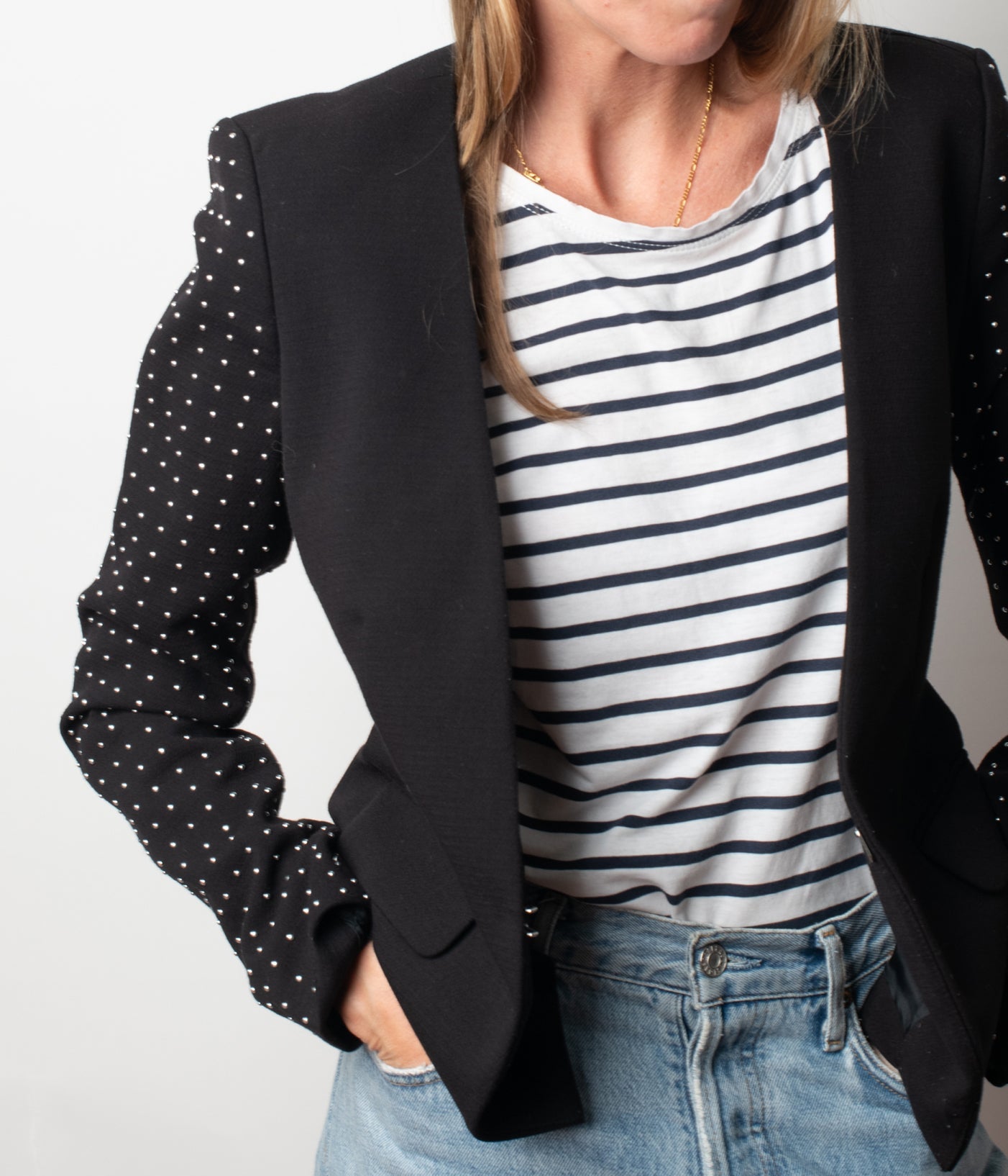 Blazer negra tachuelas mangas