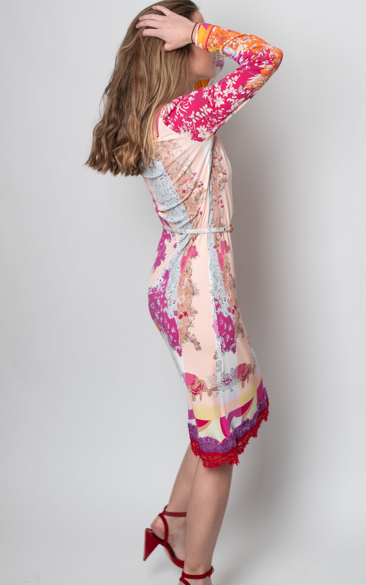 Vestido rosa y naranja con cinturón