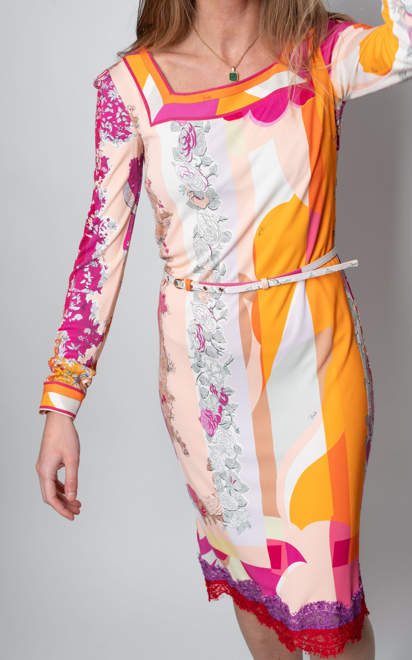 Vestido rosa y naranja con cinturón