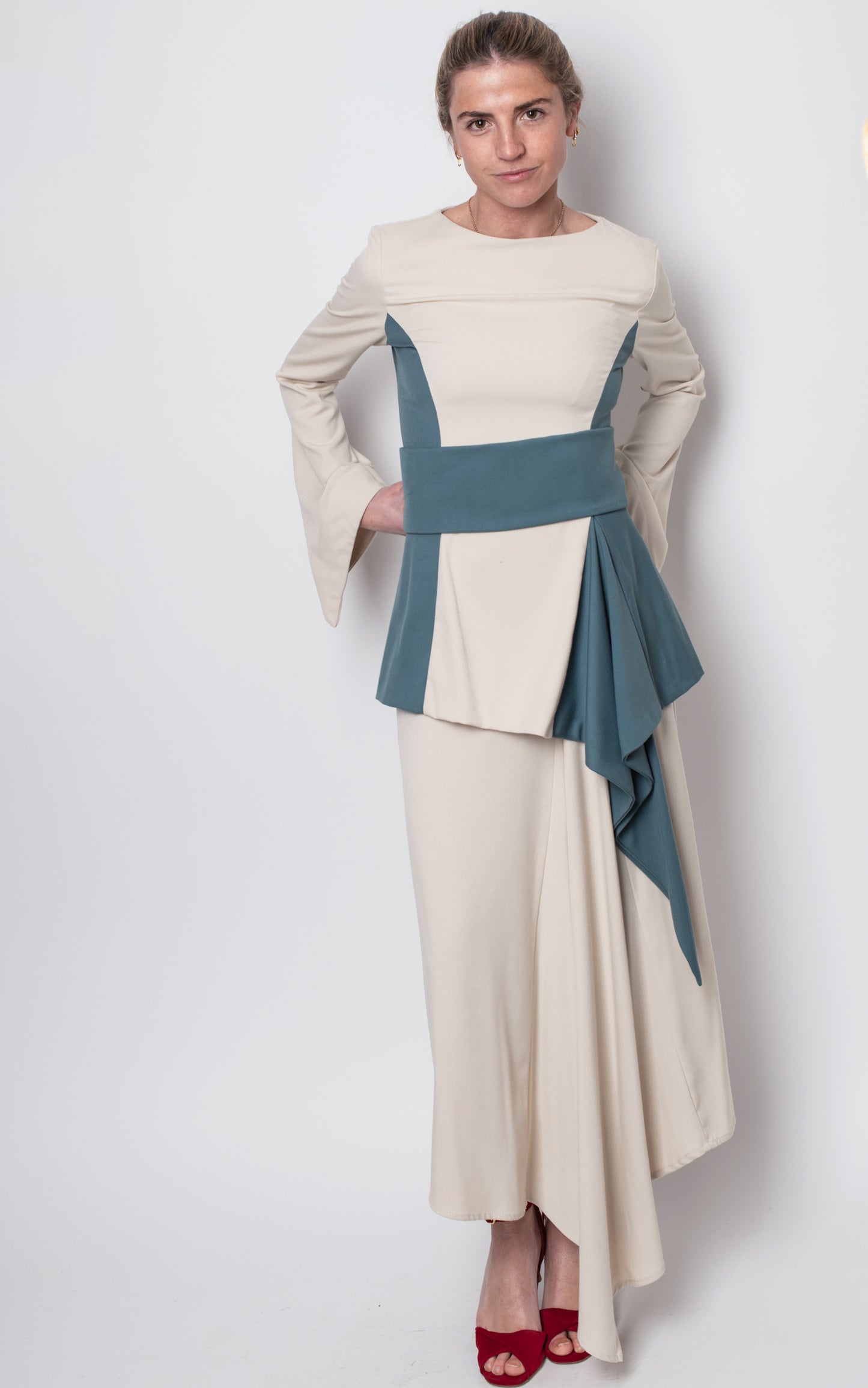 Vestido tres piezas con falda y fajín
