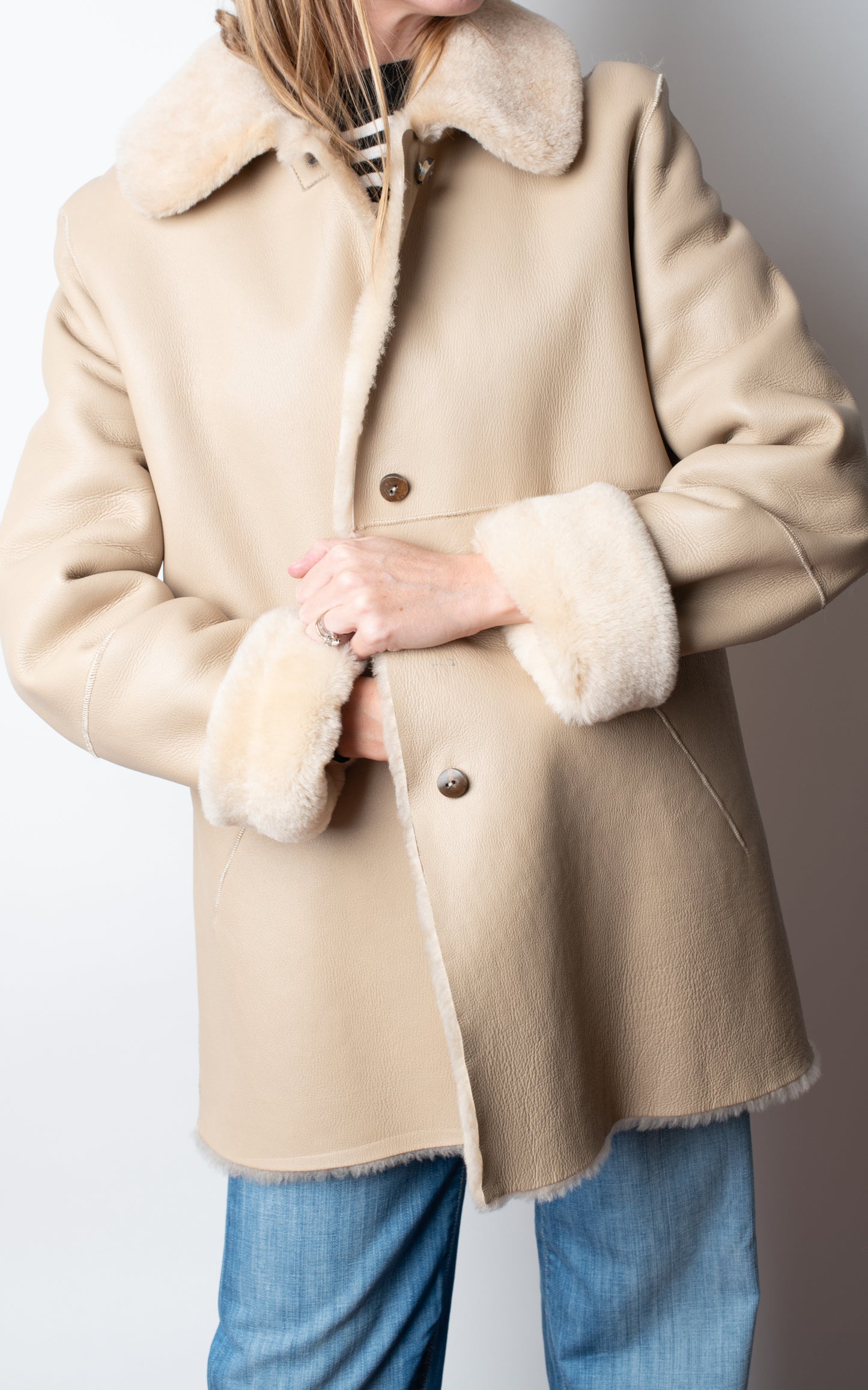 Abrigo de piel vuelta beige