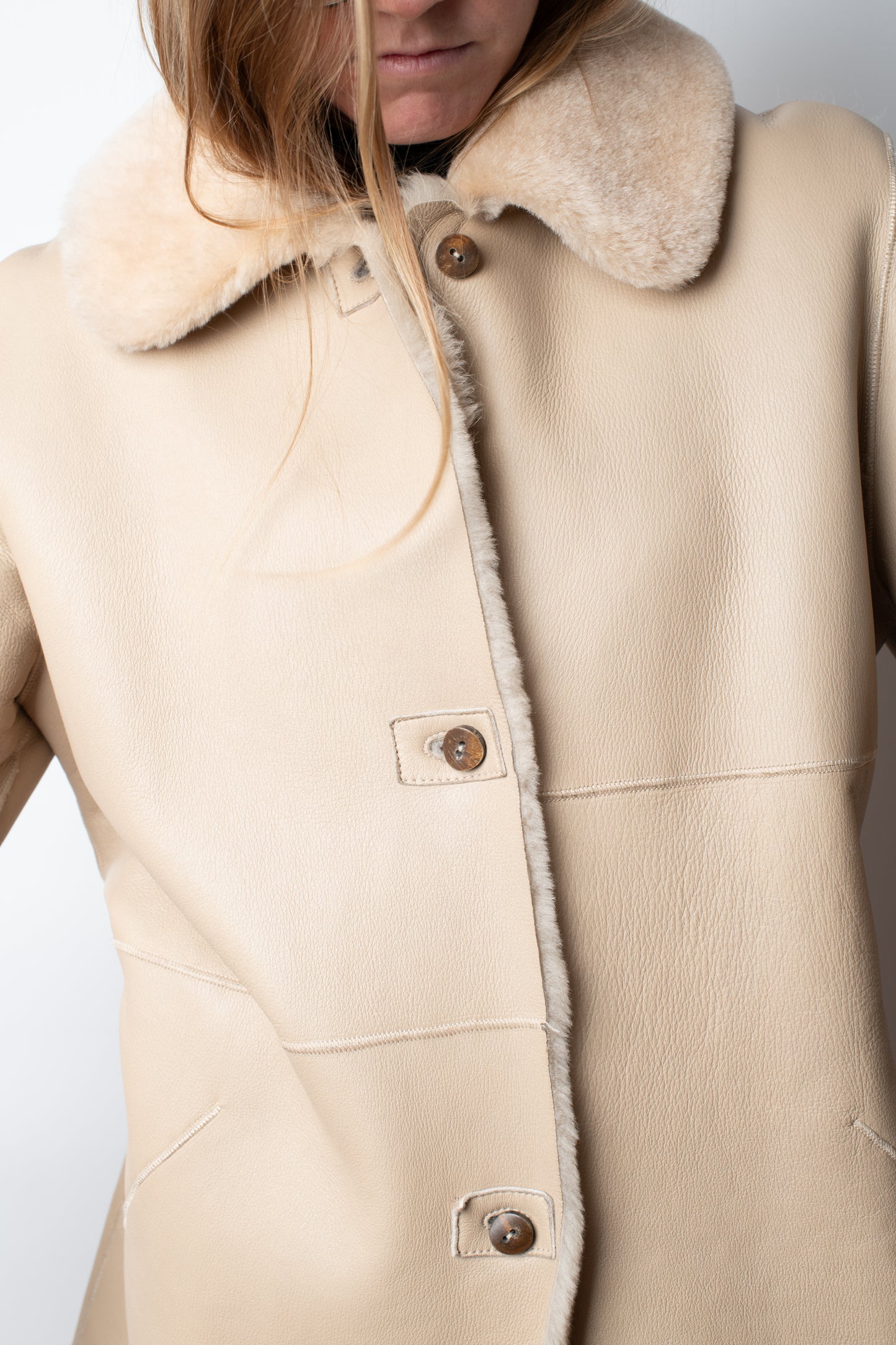 Abrigo de piel vuelta beige
