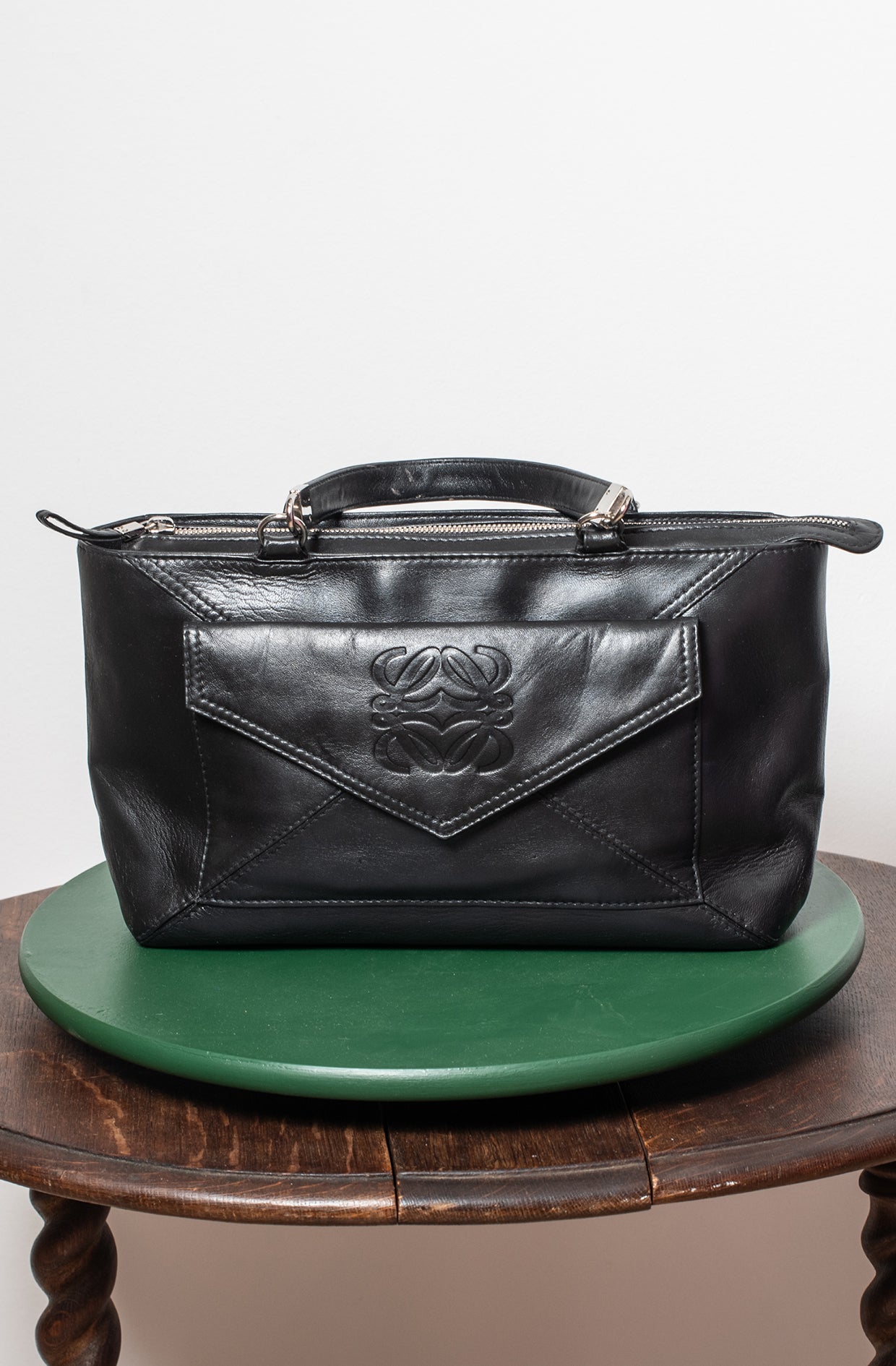 Bolso de hombro negro postal
