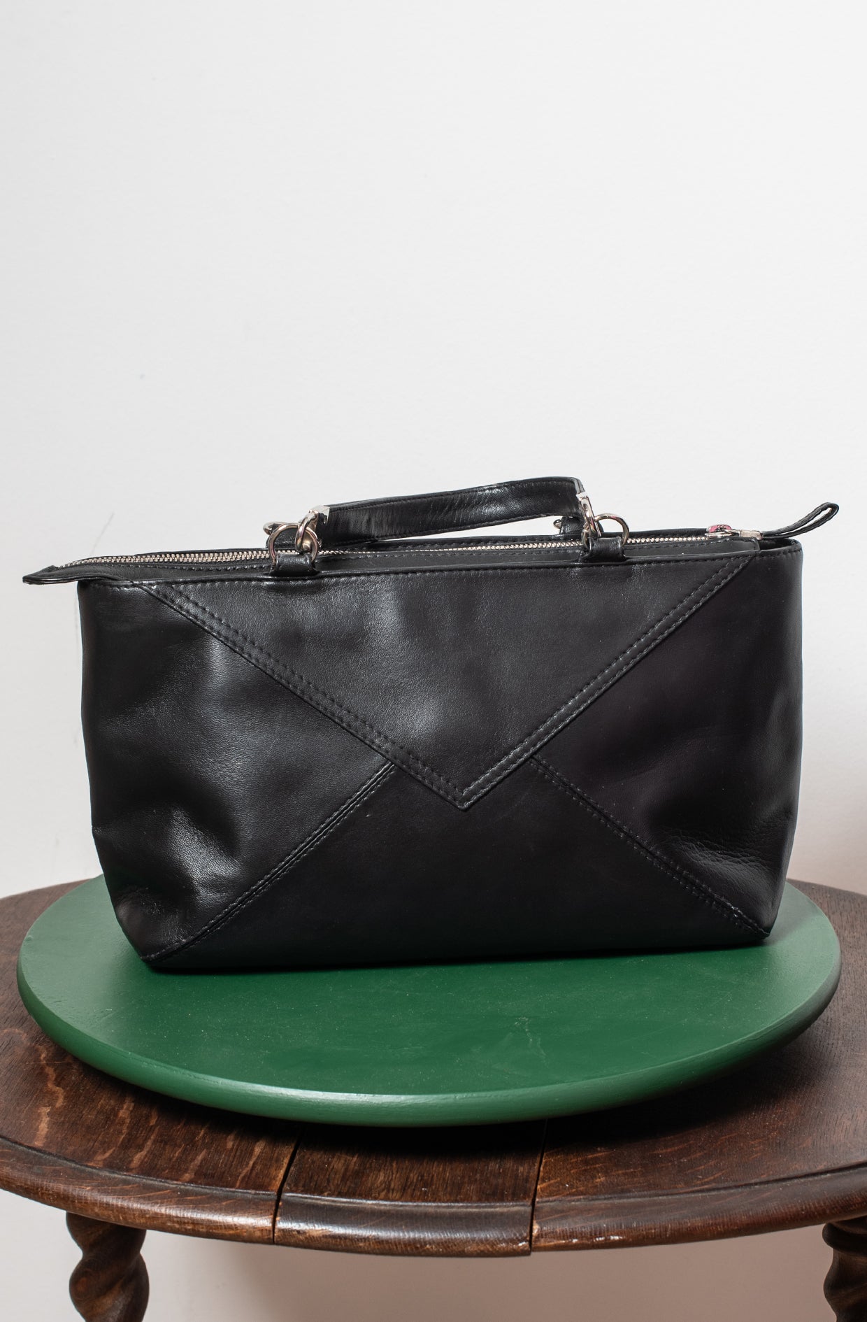 Bolso de hombro negro postal