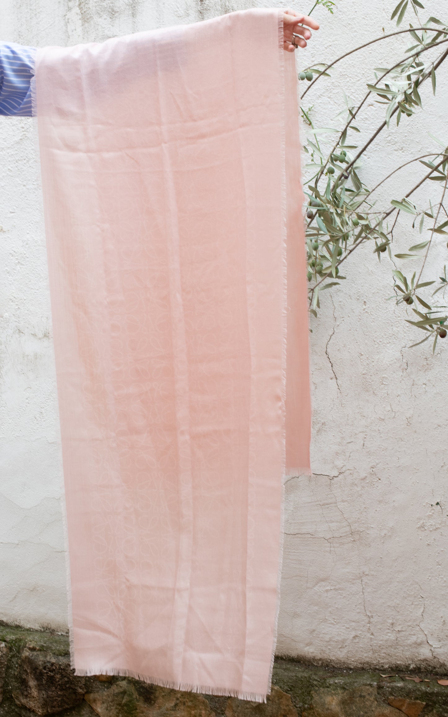 Pañuelo rosa anagrama