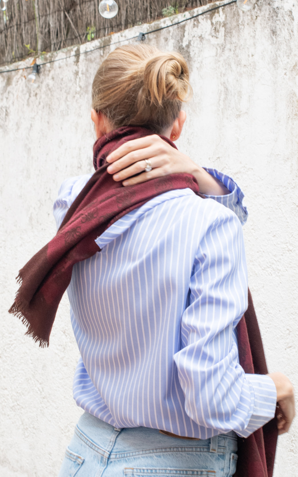 Bufanda burdeos y marrón anagrama