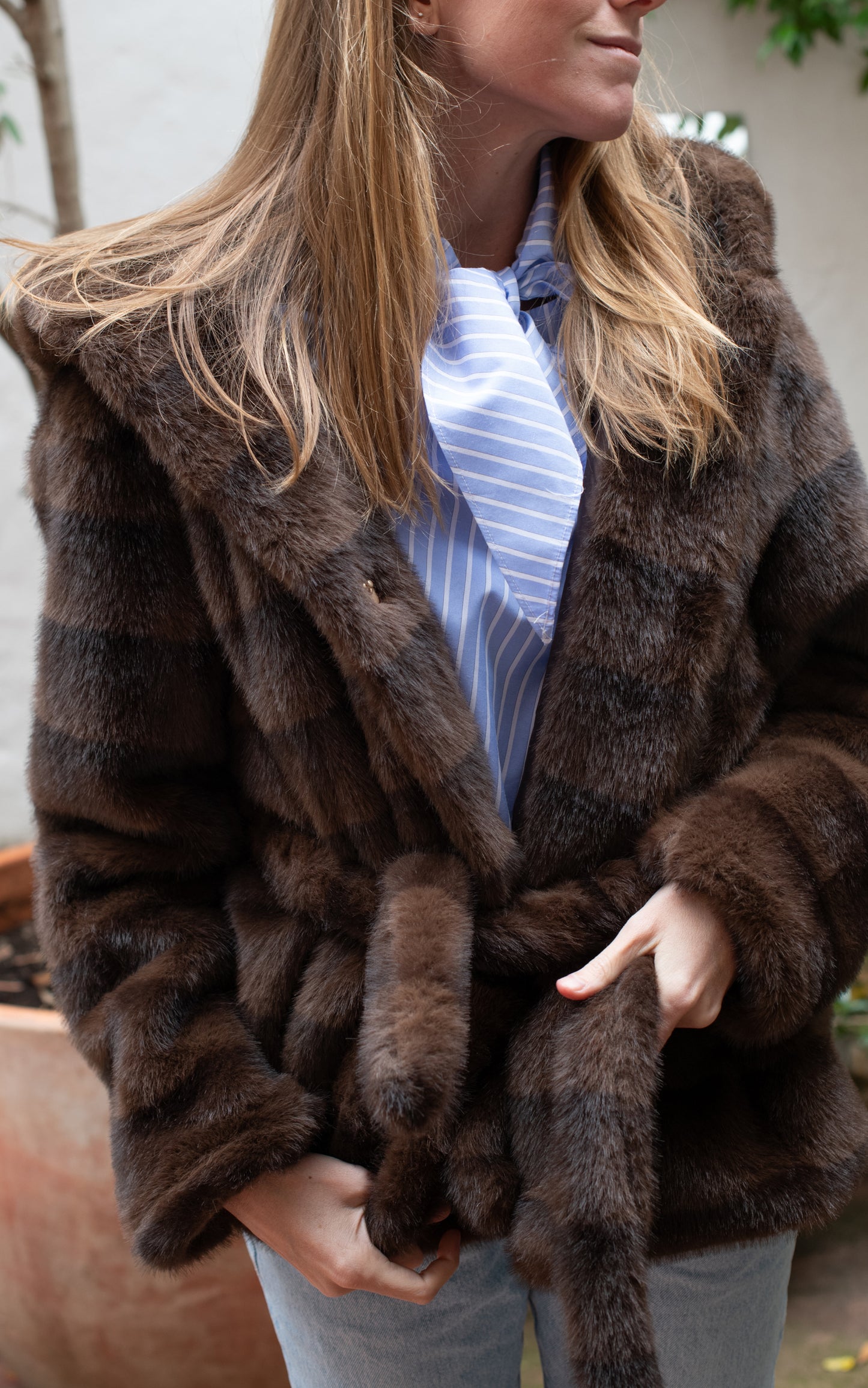 Abrigo peluche con capucha