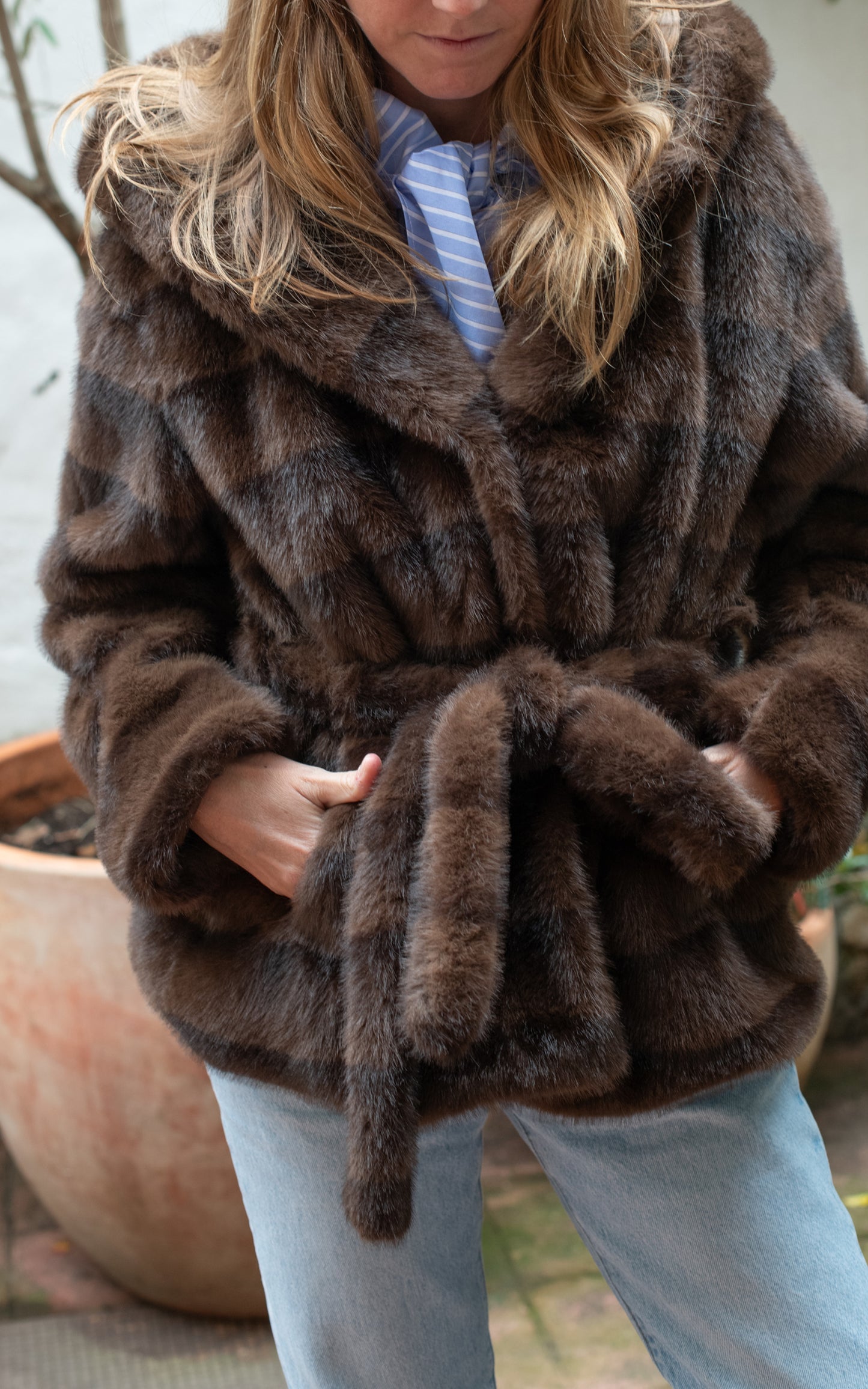 Abrigo peluche con capucha