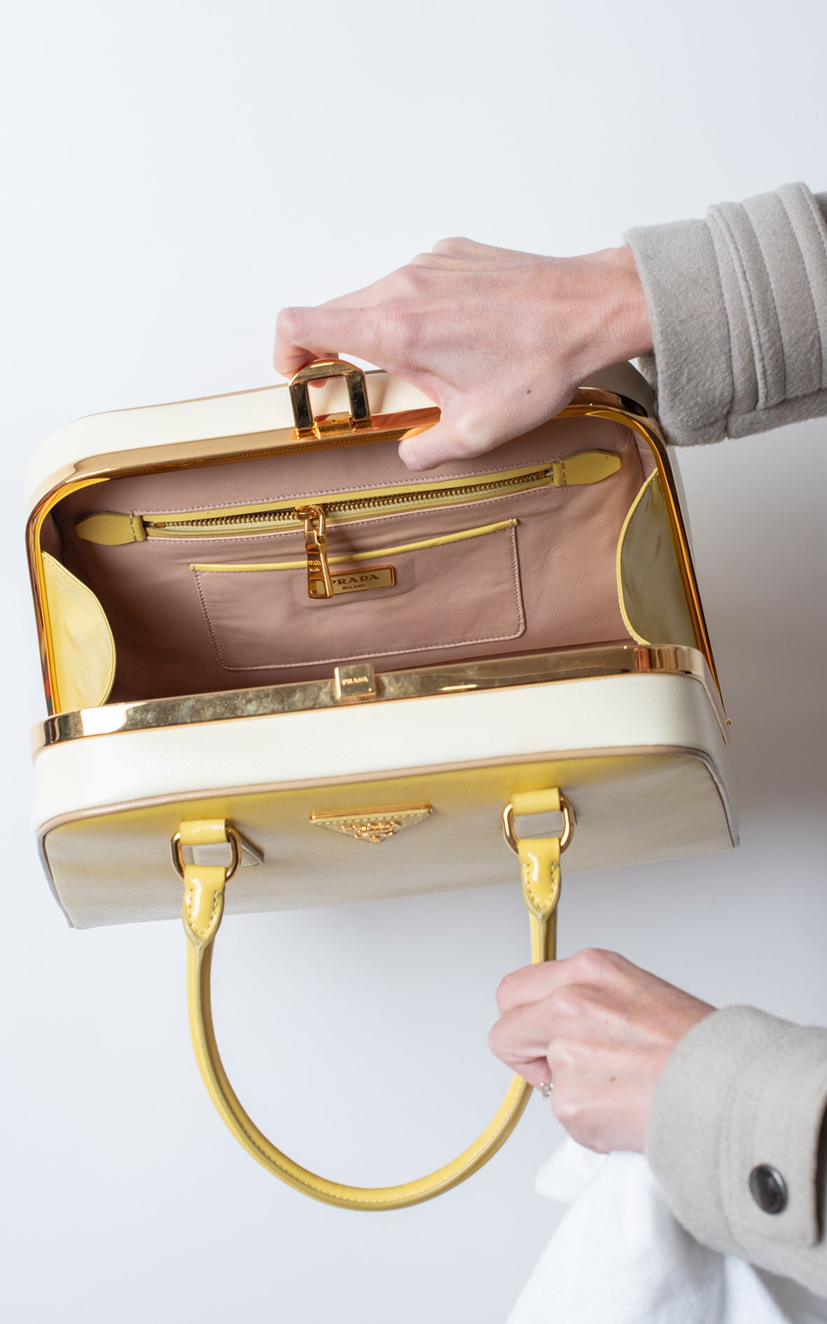 Prada Bolso Pyramid Saffiano Amarillo