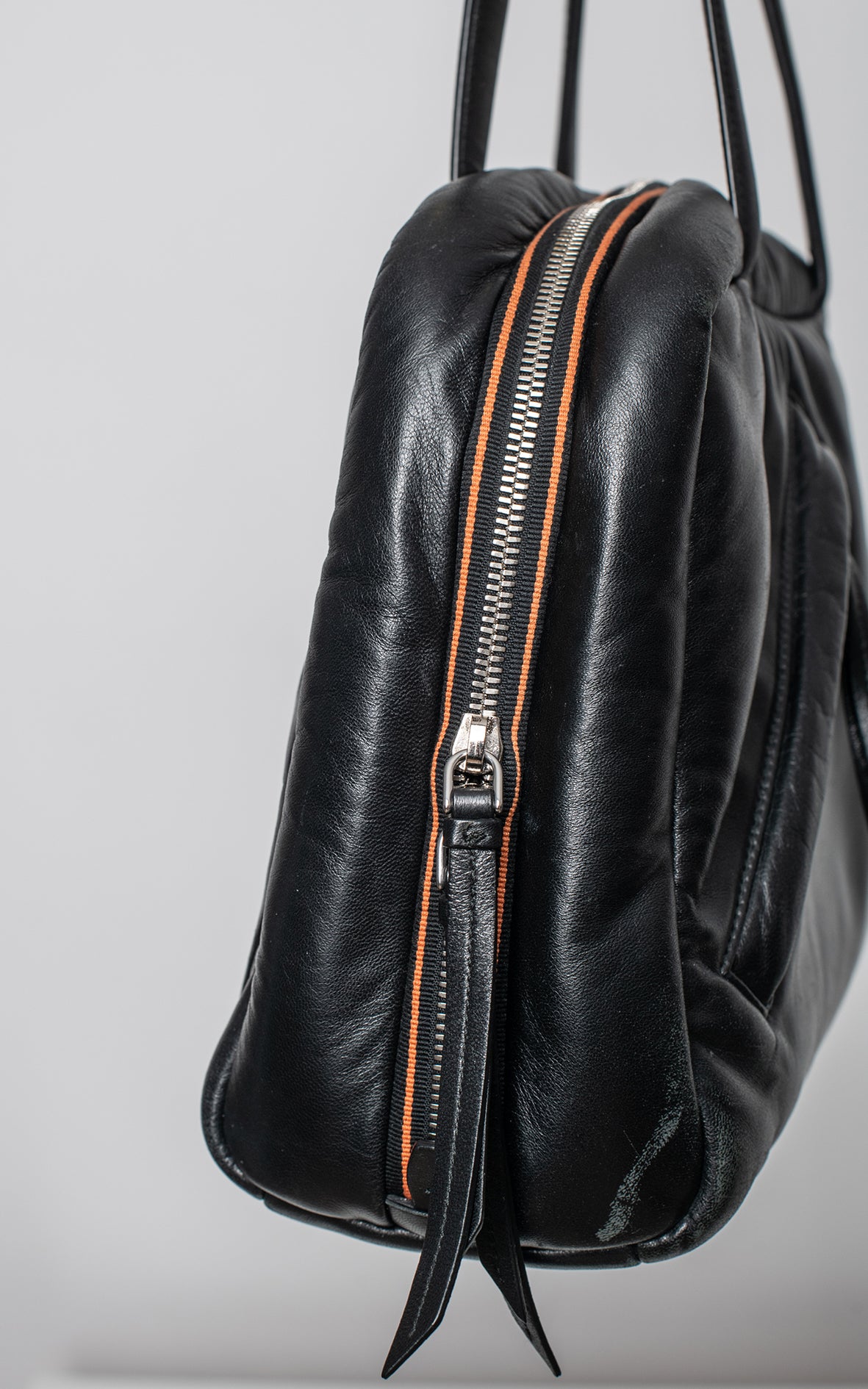 Bolso negro acolchado de piel de cordero