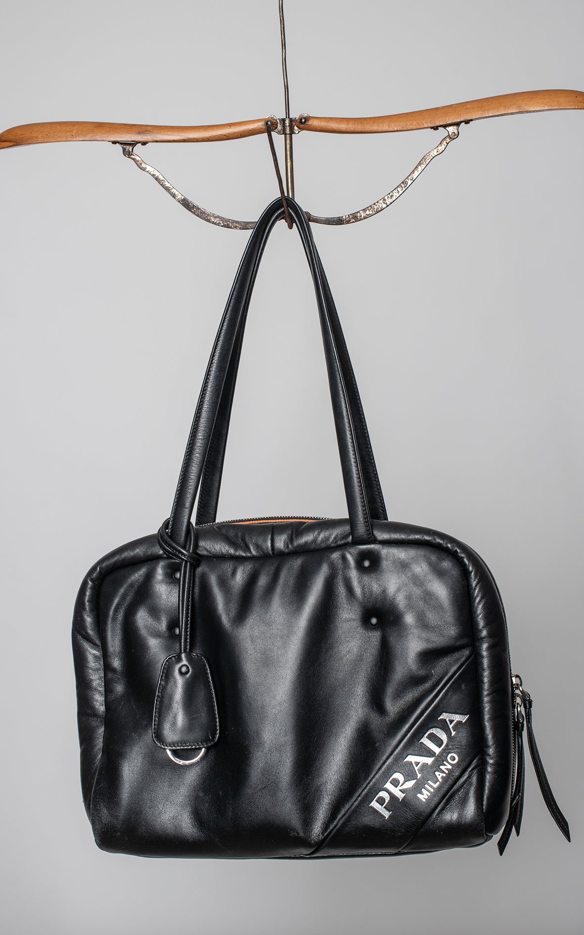 Bolso negro acolchado de piel de cordero