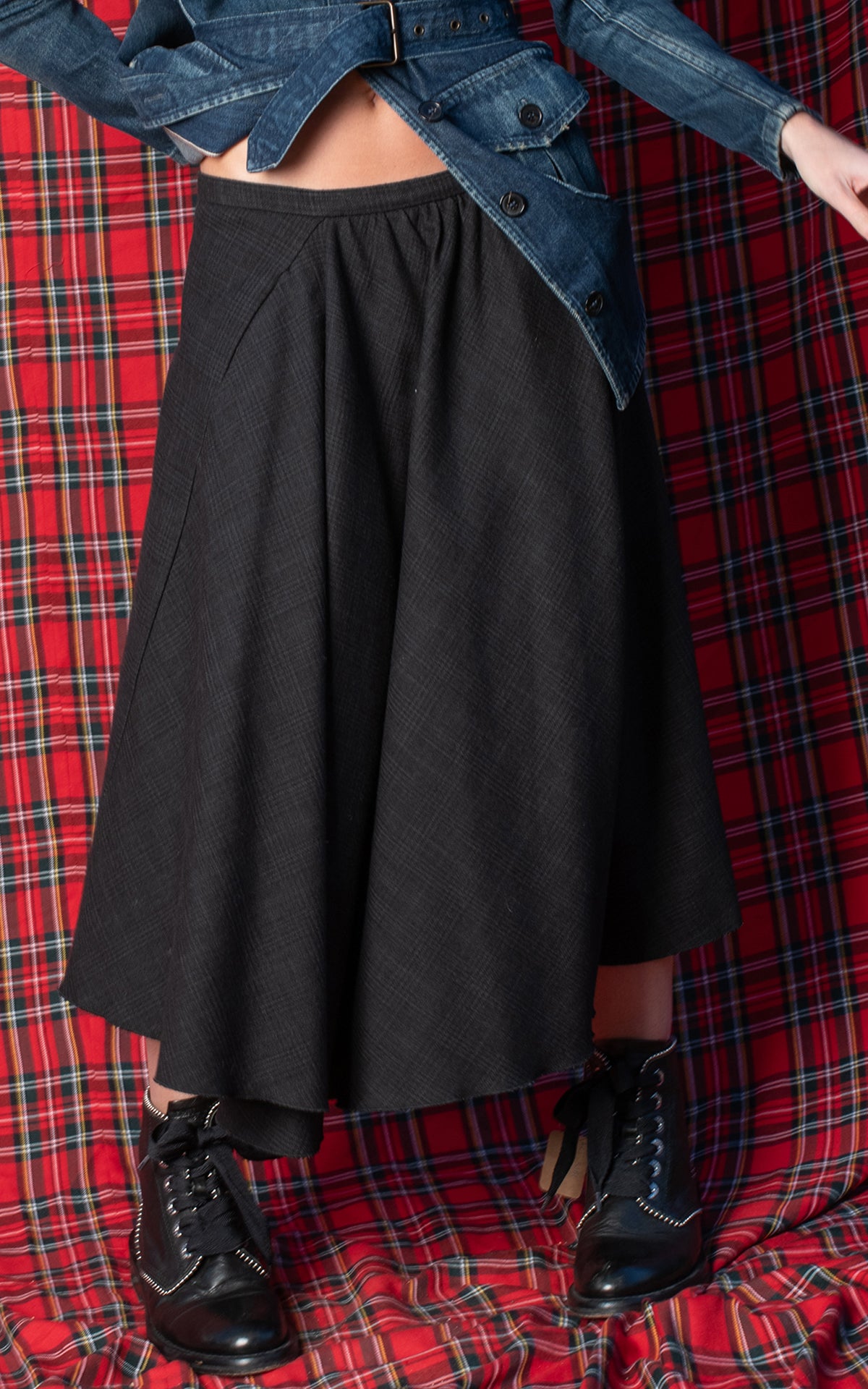 Falda de capa de cuadros gris