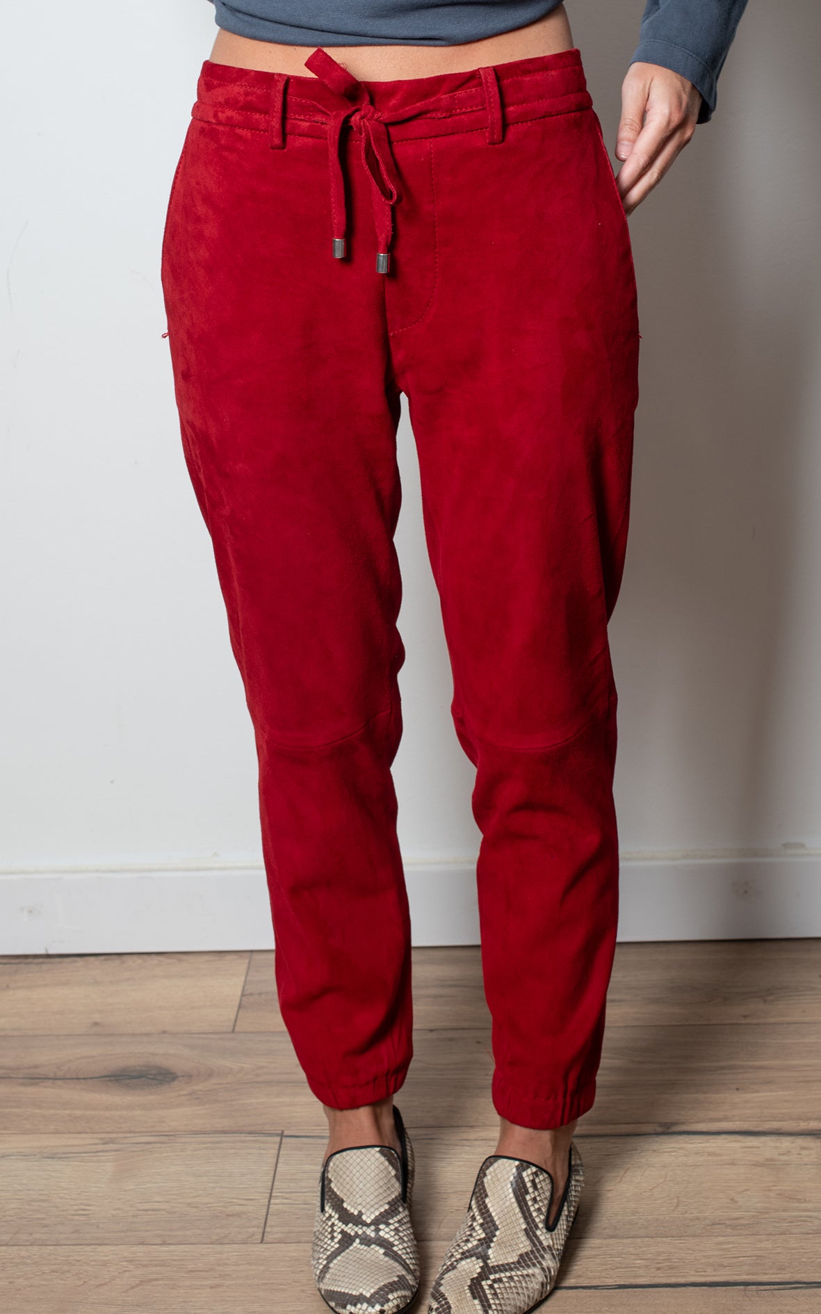 Pantalones rojos de piel