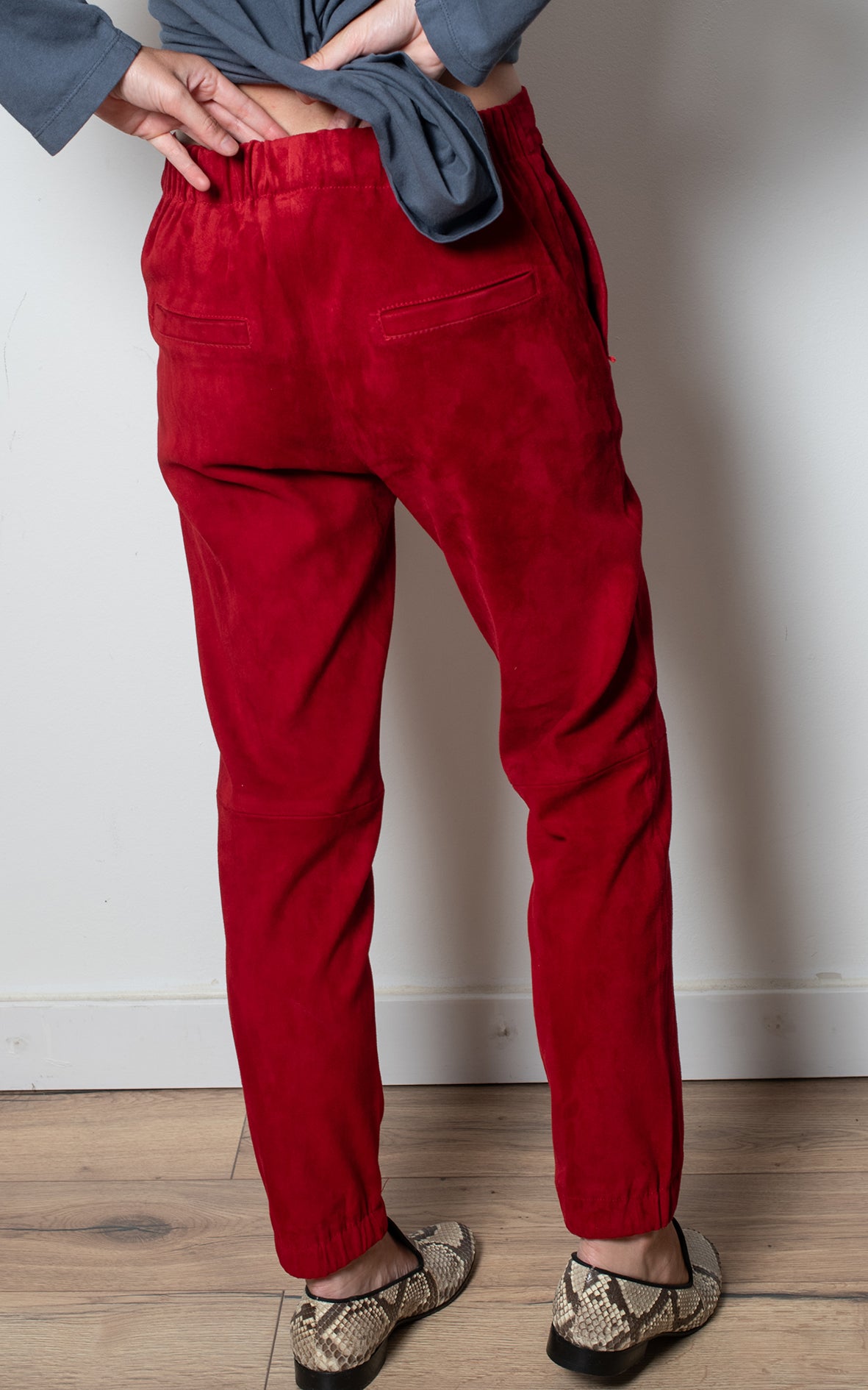 Pantalones rojos de piel